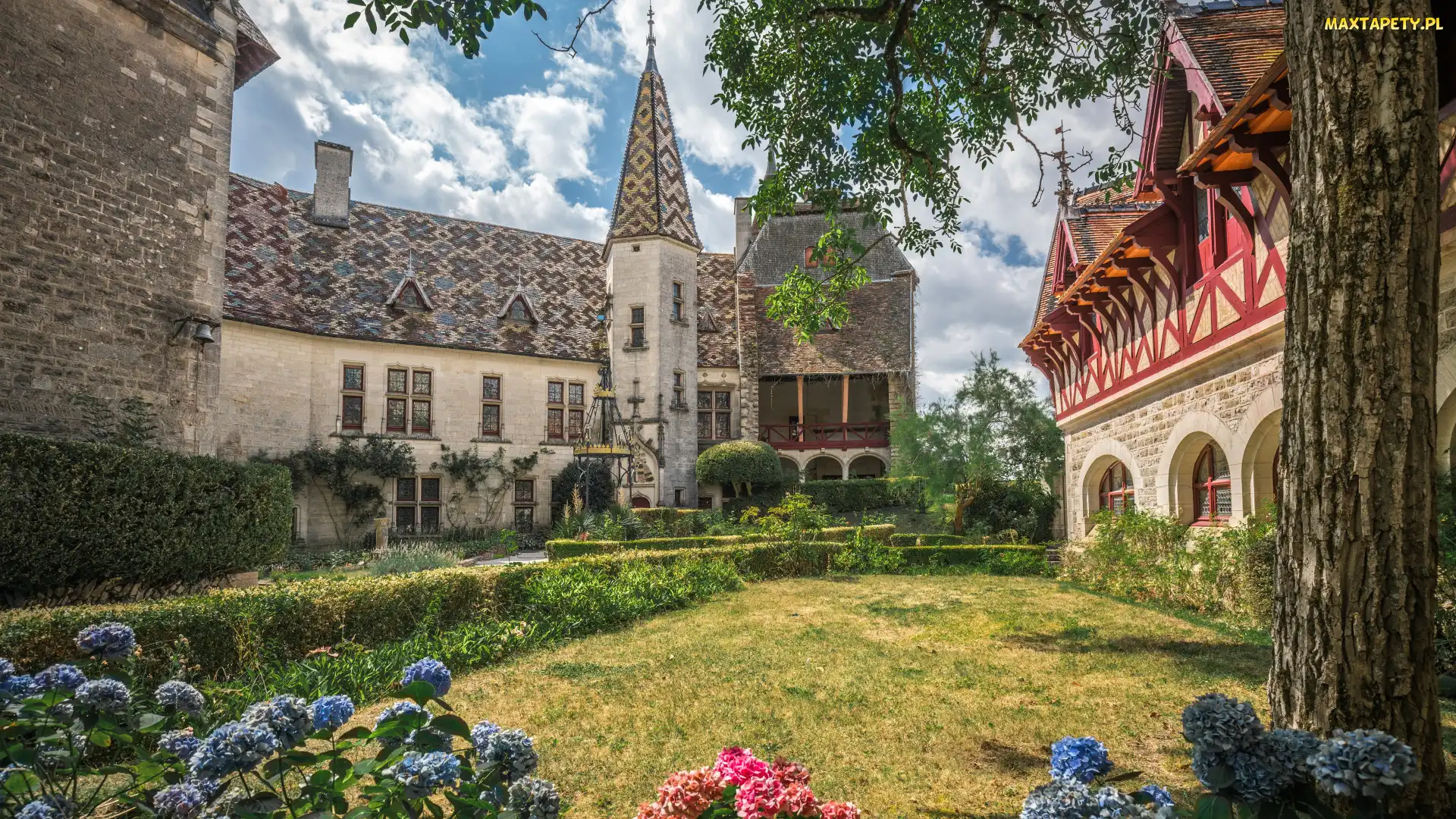 Dziedziniec, Francja, Burgundia, Gmina La Rochepot, Zamek Rochepot