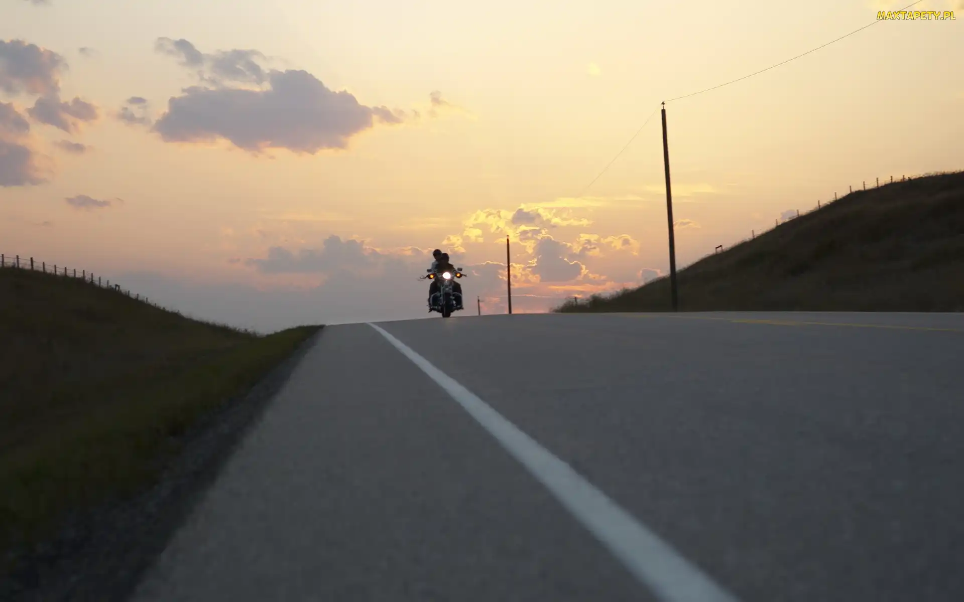 Droga, Chmury, Motocykliści, Motocykl