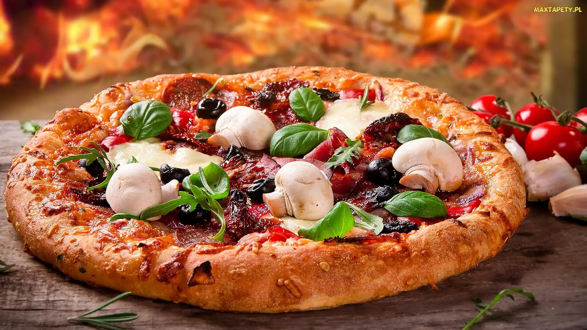 Bazylia, Oliwki, Pieczarki, Pizza, Pomidory, Wędlina