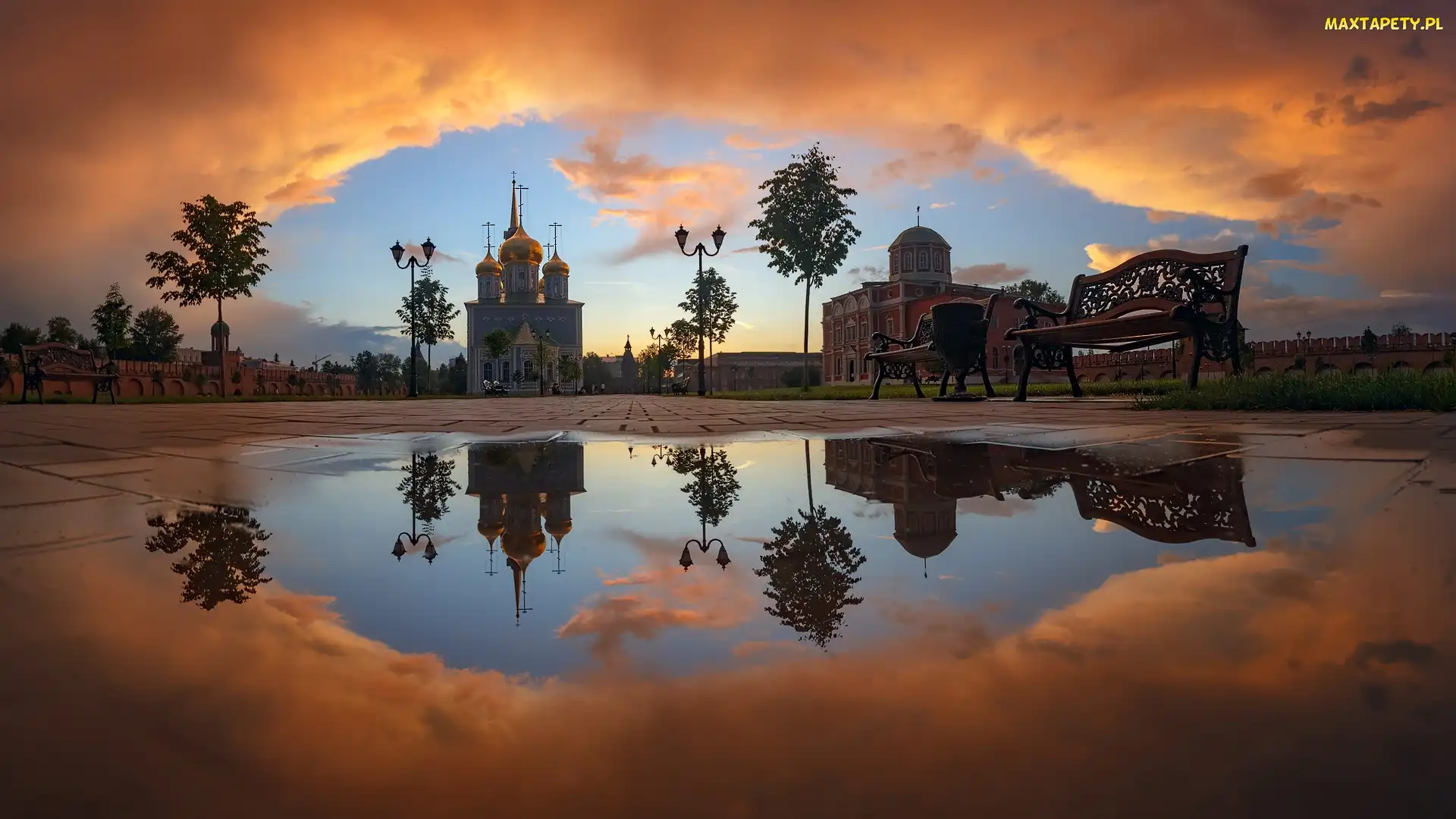 Rosja, Sobór Zaśnięcia Najświętszej Maryi Panny, Chmury, Latarnie, Cerkiew, Drzewa, Odbicie, Kałuża, Tuła, Ławki