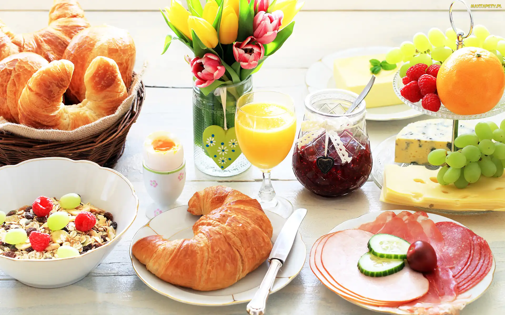 Tulipany, Kwiaty, Rogale, Śniadanie, Wędliny, Musli
