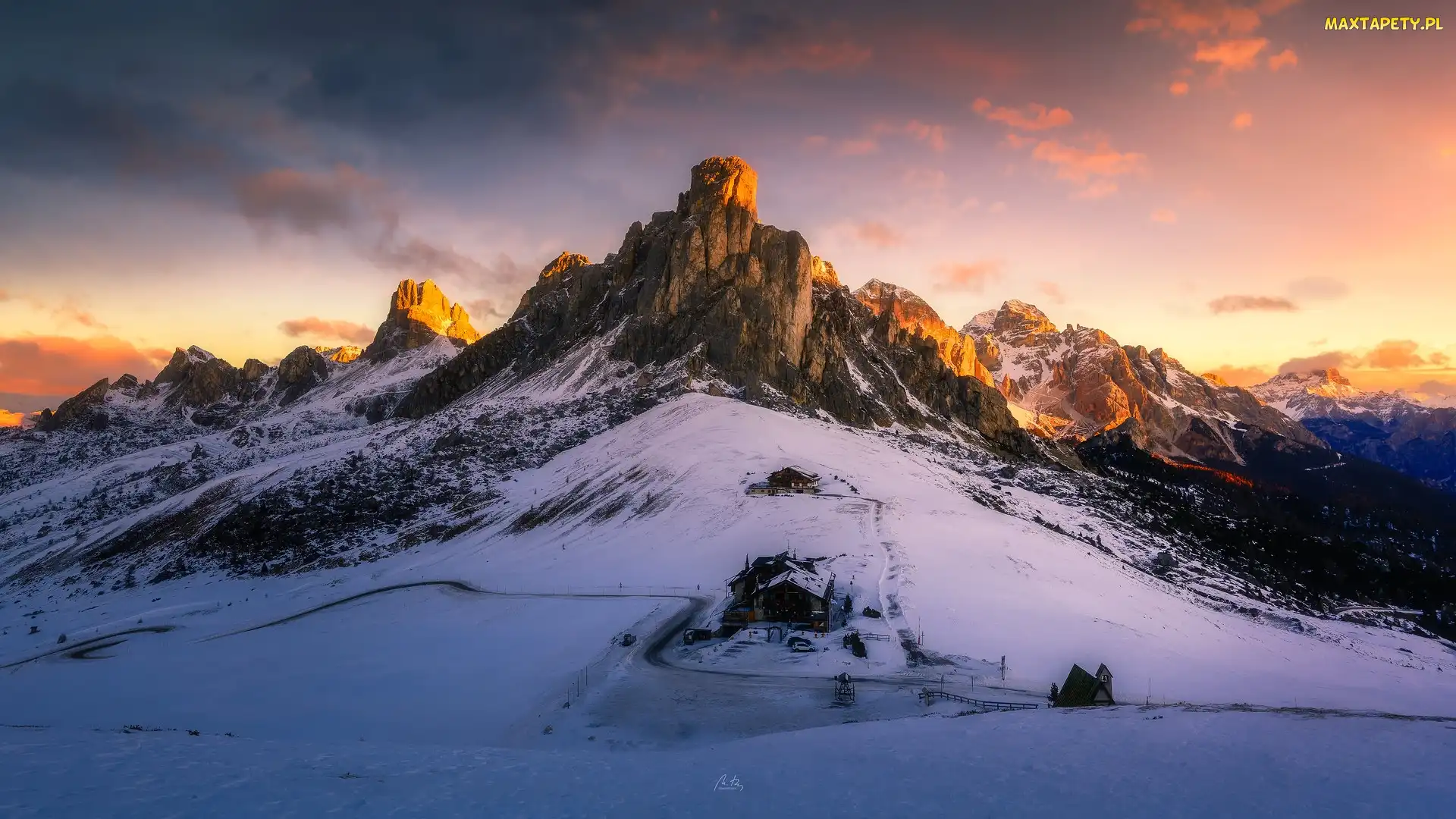 Przełęcz Giau Pass, Belluno, Droga, Włochy, Chmury, Dolomity, Zima, Góry, Góra Ra Gusela
