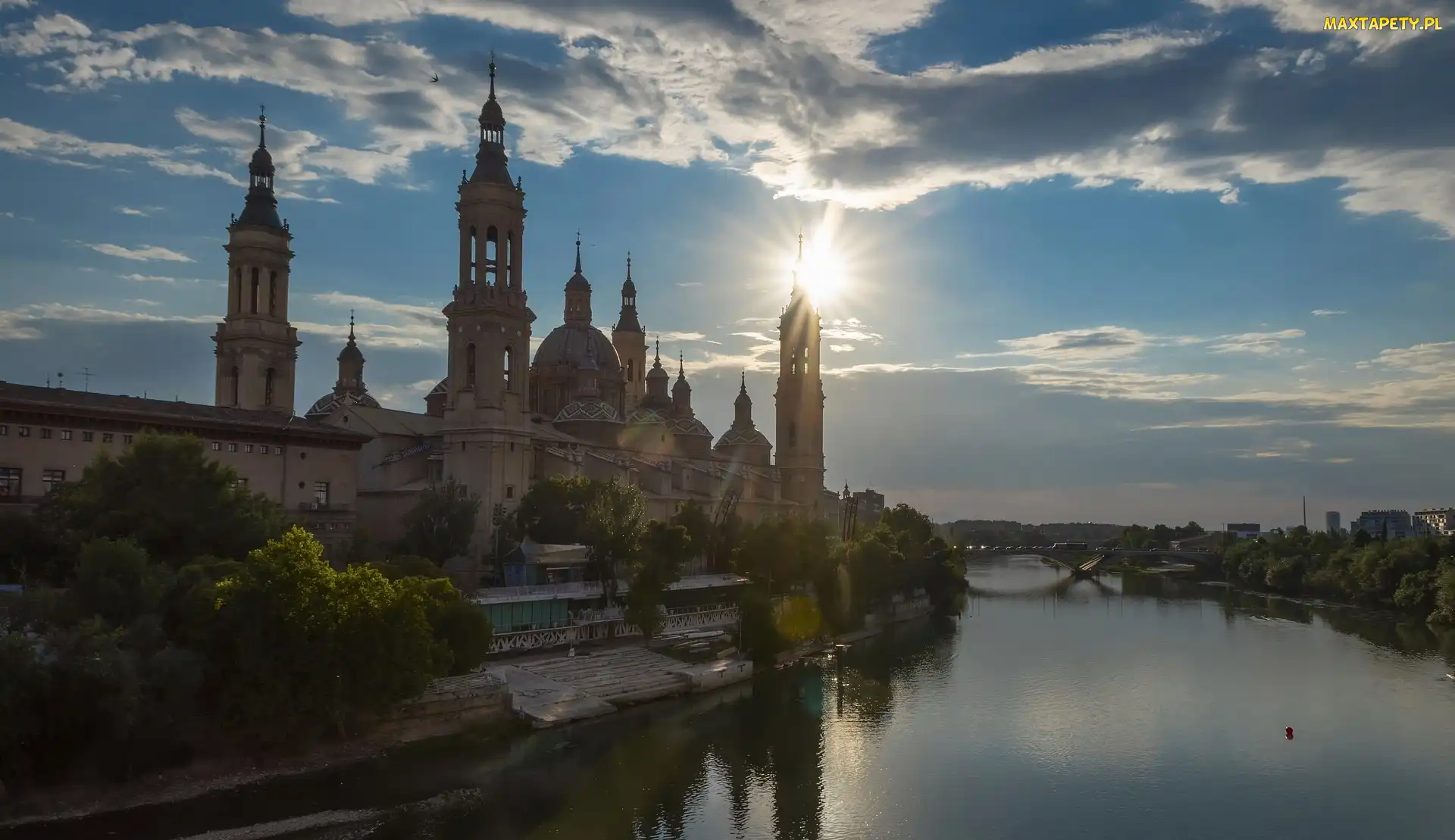 Bazylika Nuestra Senora del Pilar, Rzeka Ebro, Hiszpania, Most, Saragossa, Promienie słońca