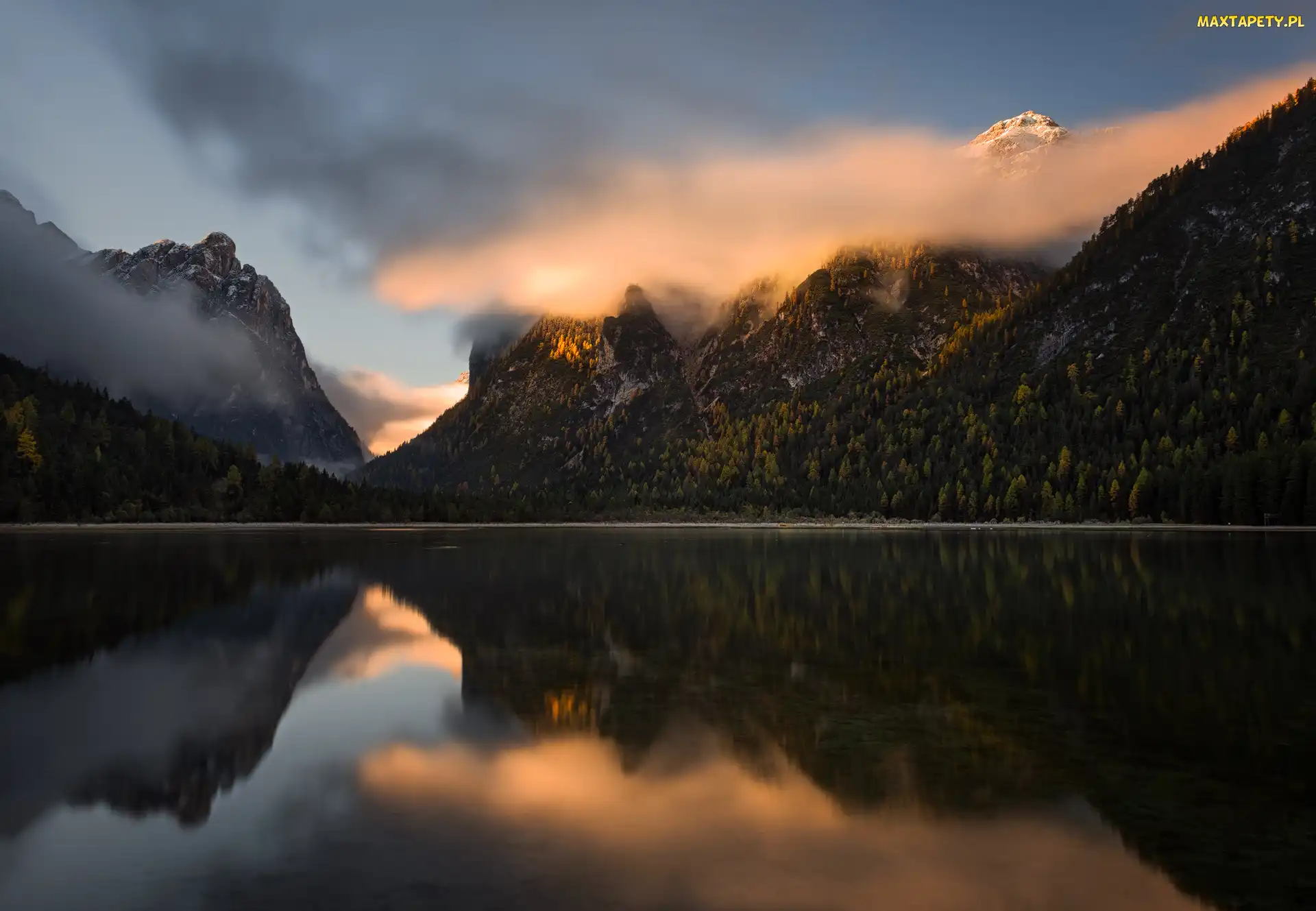 Góry, Prowincja Bozen-Sudtirol, Chmury, Włochy, Odbicie, Lago di Dobbiaco, Dolomity, Drzewa, Jezioro Toblacher See