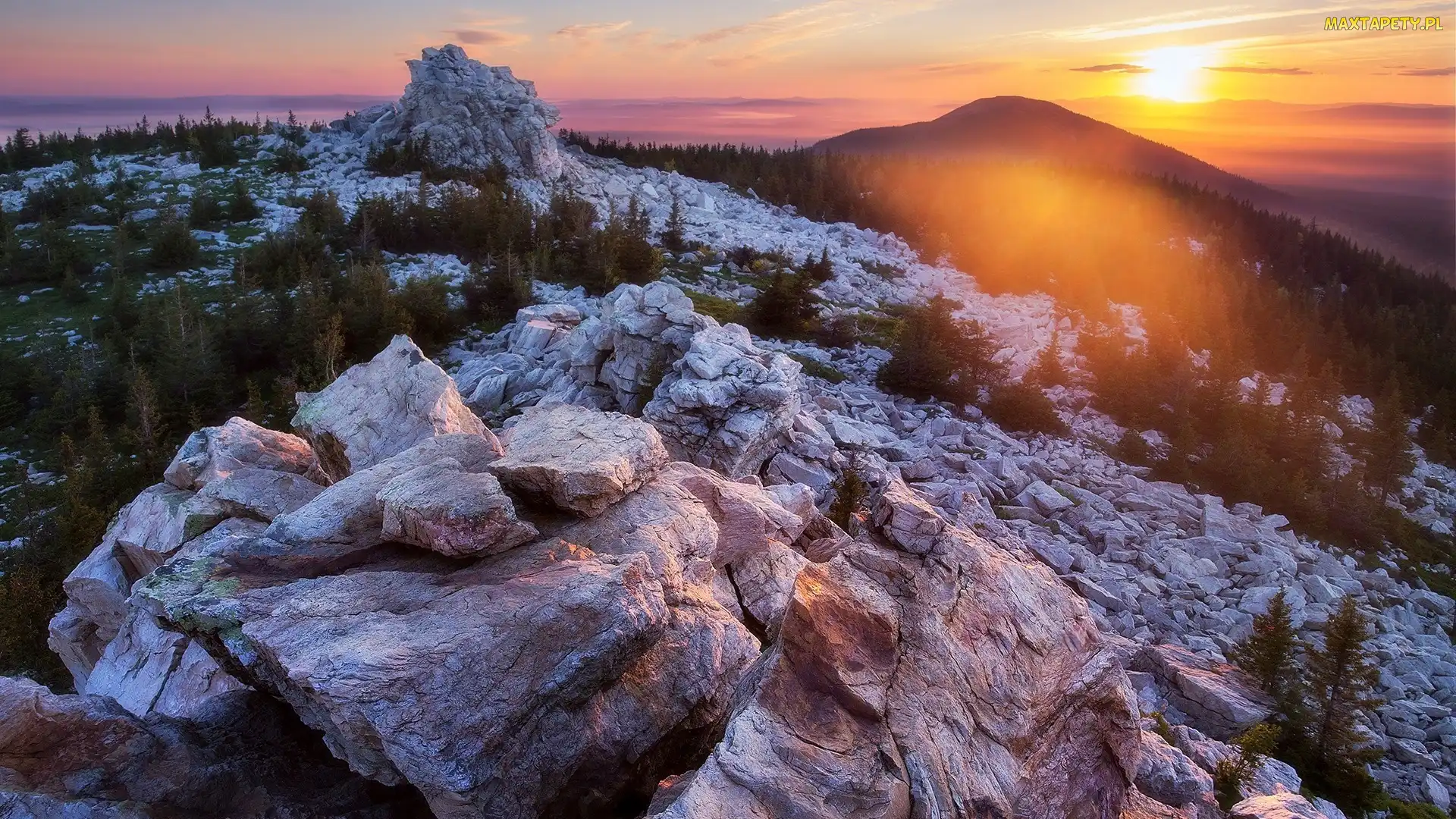 Góry, Drzewa, Zachód słońca, Skały, Obwód czelabiński, Południowy Ural, Rosja, Park Narodowy Ziuratkul
