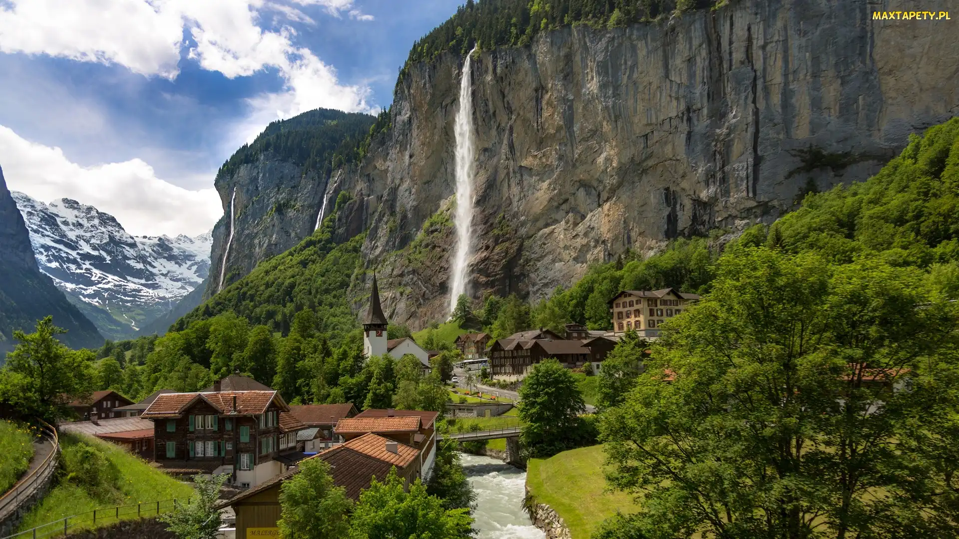 Drzewa, Droga, Szwajcaria, Góry, Wodospad Staubbach, Dolina Lauterbrunnental, Domy, Kanton Berno, Kościół, Gmina Lauterbrunnen, Rzeka Lutschine