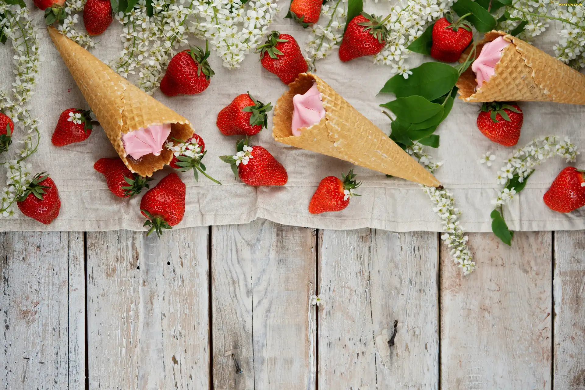 Truskawki, Rożki, Wafle, Kwiaty, Lody