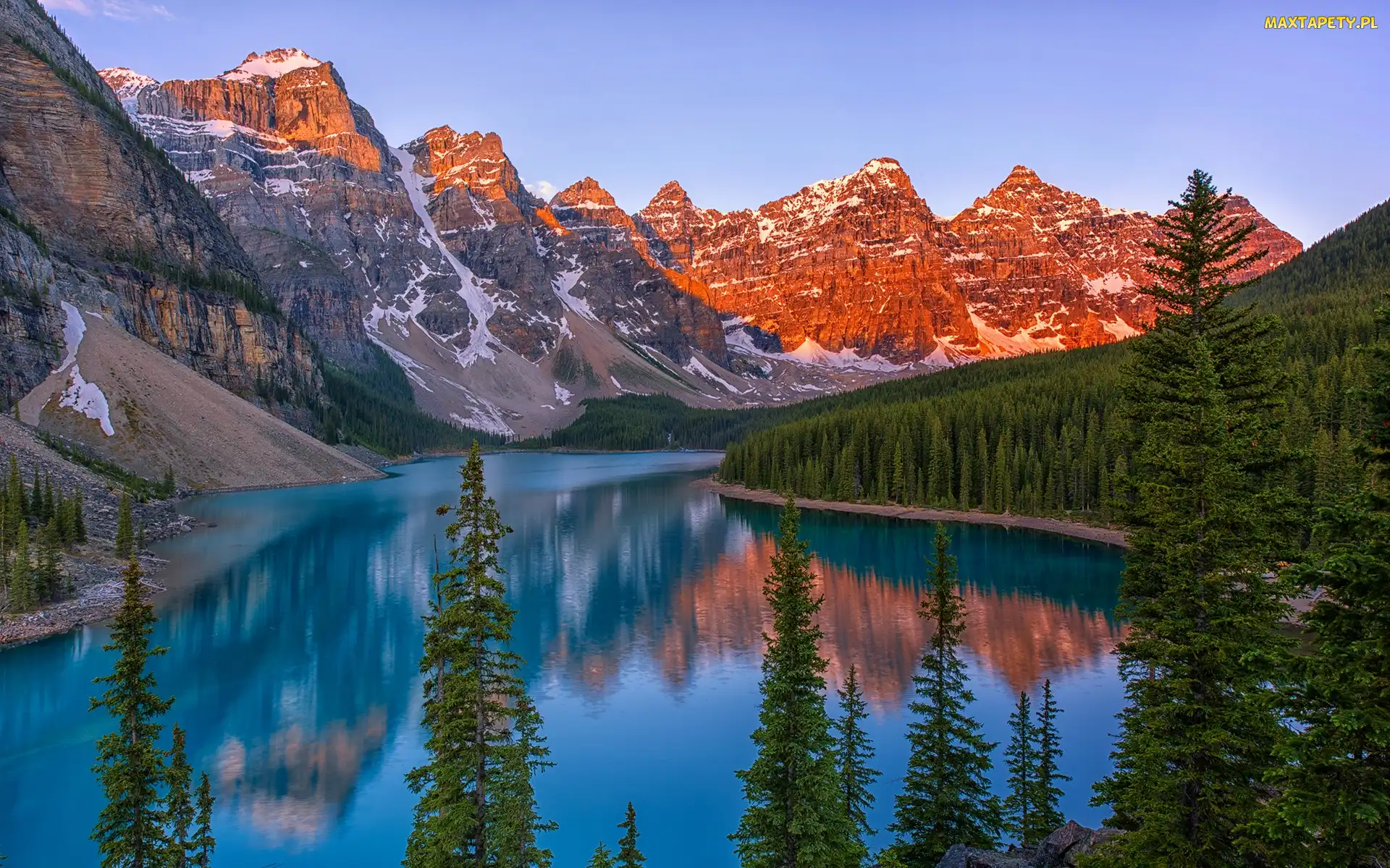 Drzewa, Jezioro Moraine, Prowincja Alberta, Kanada, Park Narodowy Banff, Góry