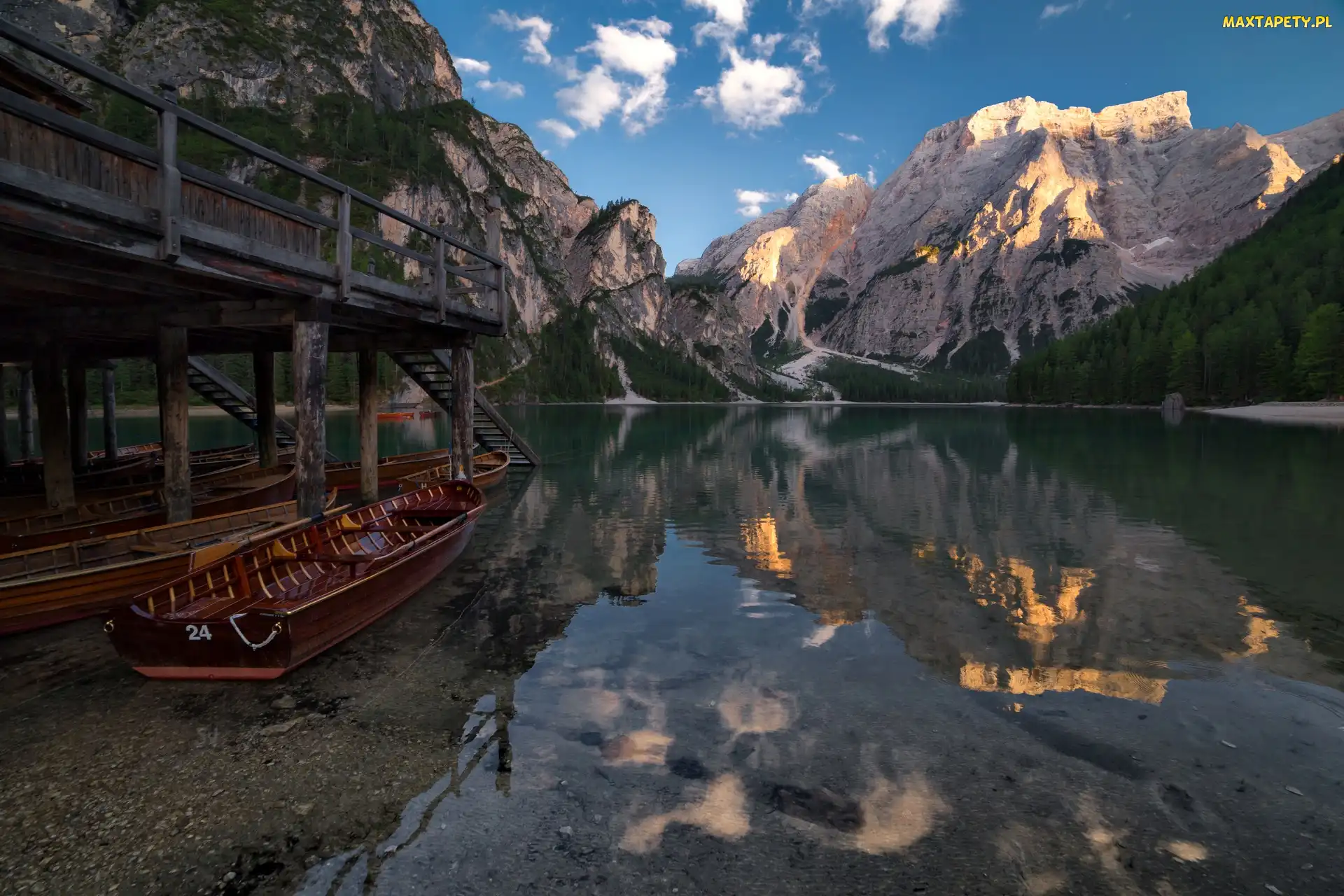 Włochy, Jezioro Pragser Wildsee, Łódki, Góry Dolomity, Pomost, Lago di Braies