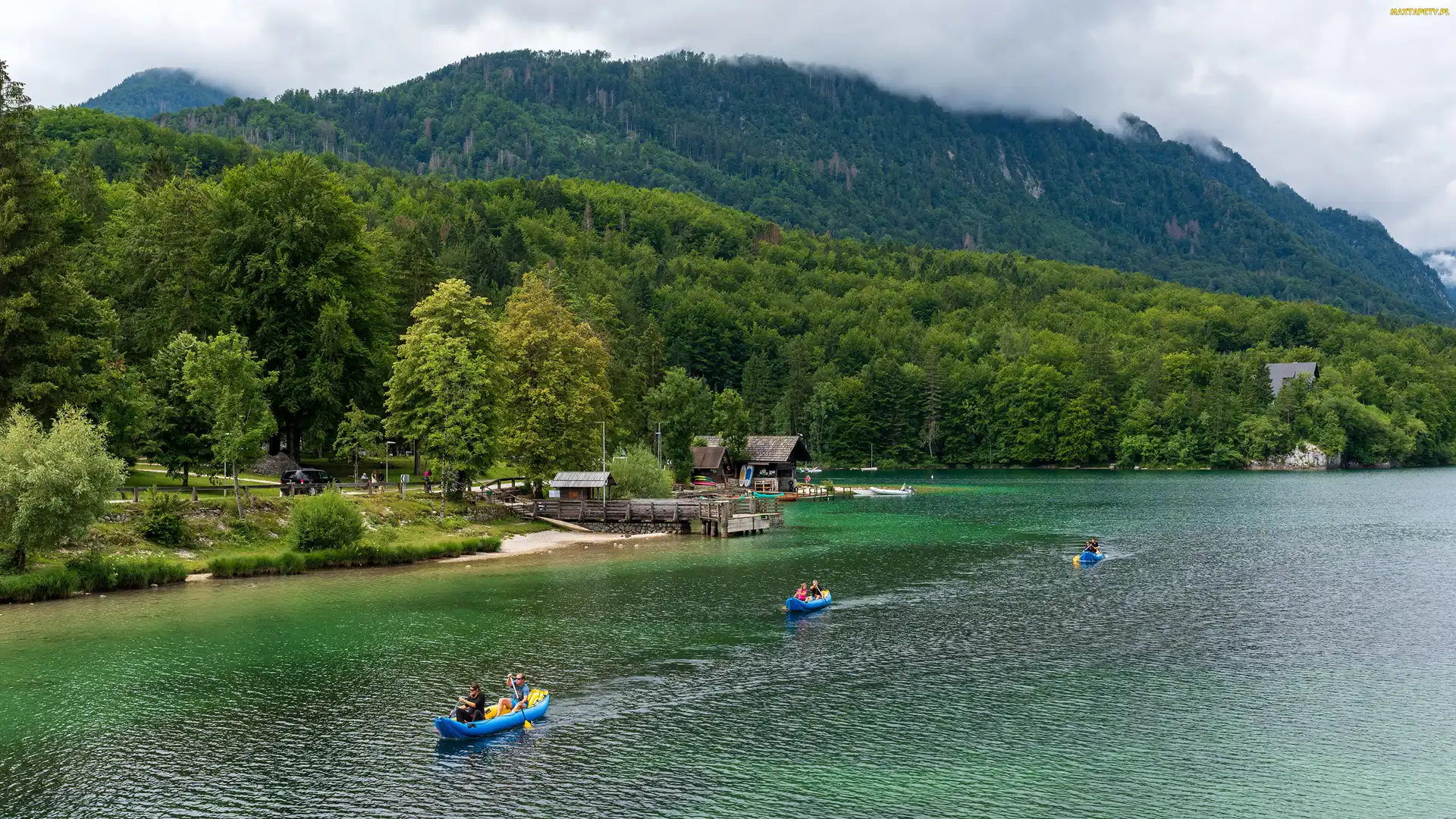 Jezioro Bohinjsko, Słowenia, Triglavski Park Narodowy, Przystań, Lasy, Góry, Kajaki