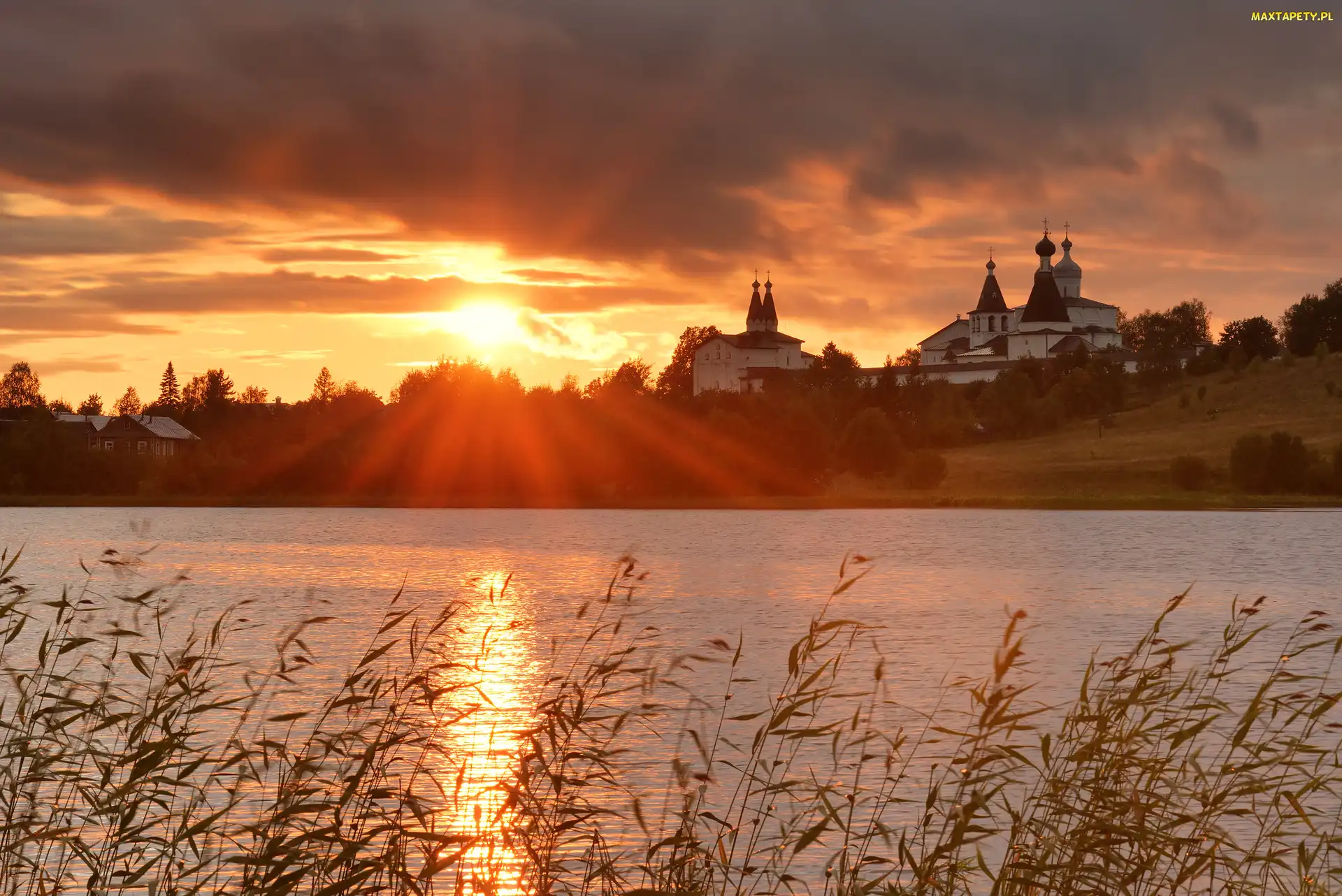 Jezioro, Monastyr Świętego Cyryla Biełozierskiego, Wschód słońca, Klasztor, Obwód wołogodzki, Szuwary, Rosja, Kiriłłow