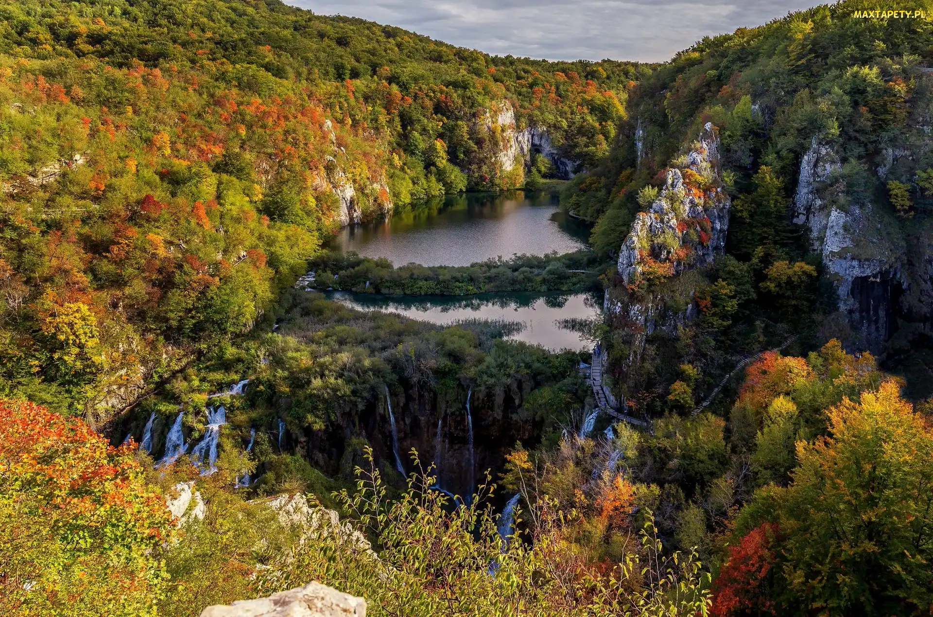 Park Narodowy Jezior Plitwickich, Wodospad, Skały, Chorwacja, Drzewa, Góry, Jezioro