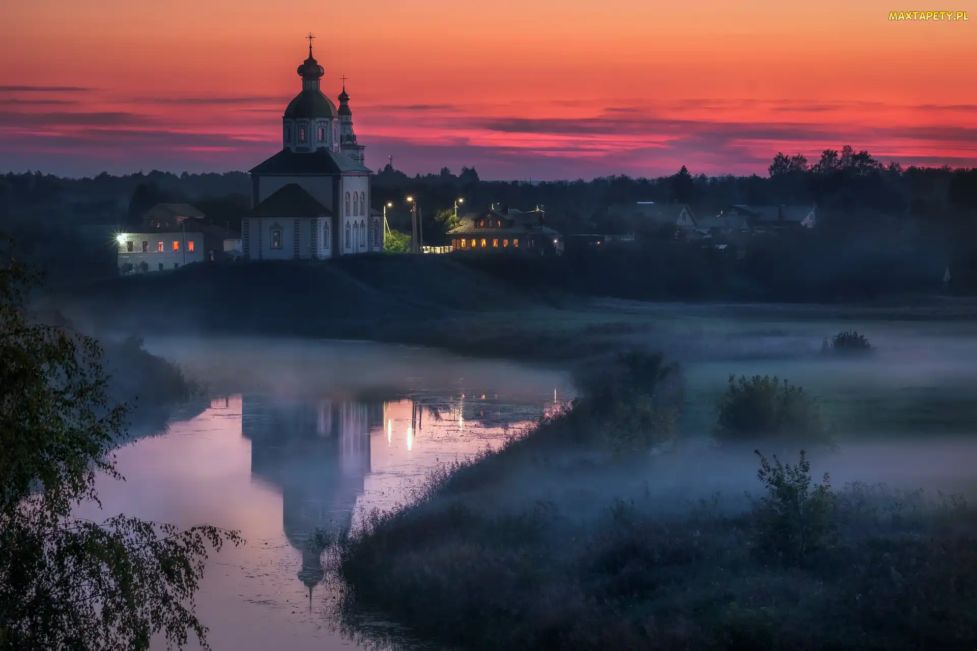 Rosja, Mgła, Odbicie, Rzeka Kamienka, Zachód słońca, Trawa, Suzdal, Cerkiew św. Eliasza, Obwód włodzimierski, Drzewa