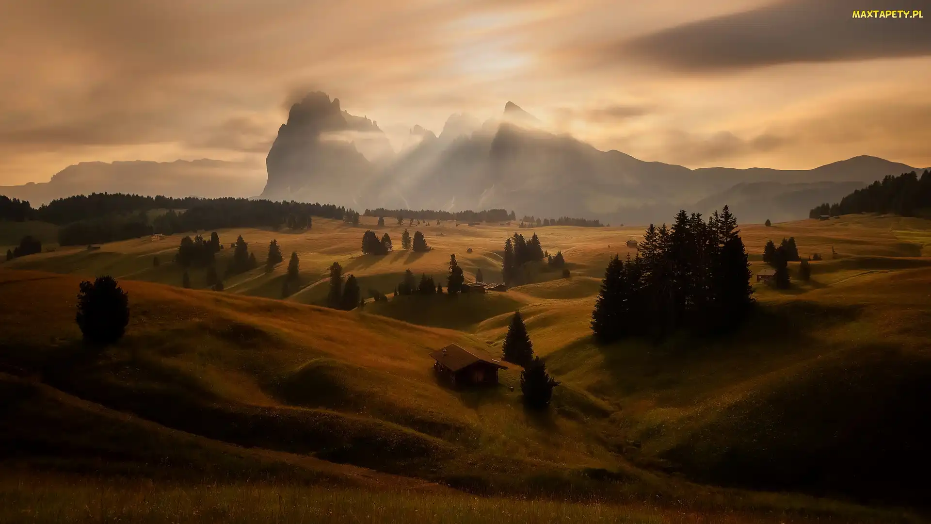 Płaskowyż Seiser Alm, Drzewa, Wschód słońca, Włochy, Domy, Dolina Val Gardena, Góry Sassolungo, Dolomity, Wzgórza