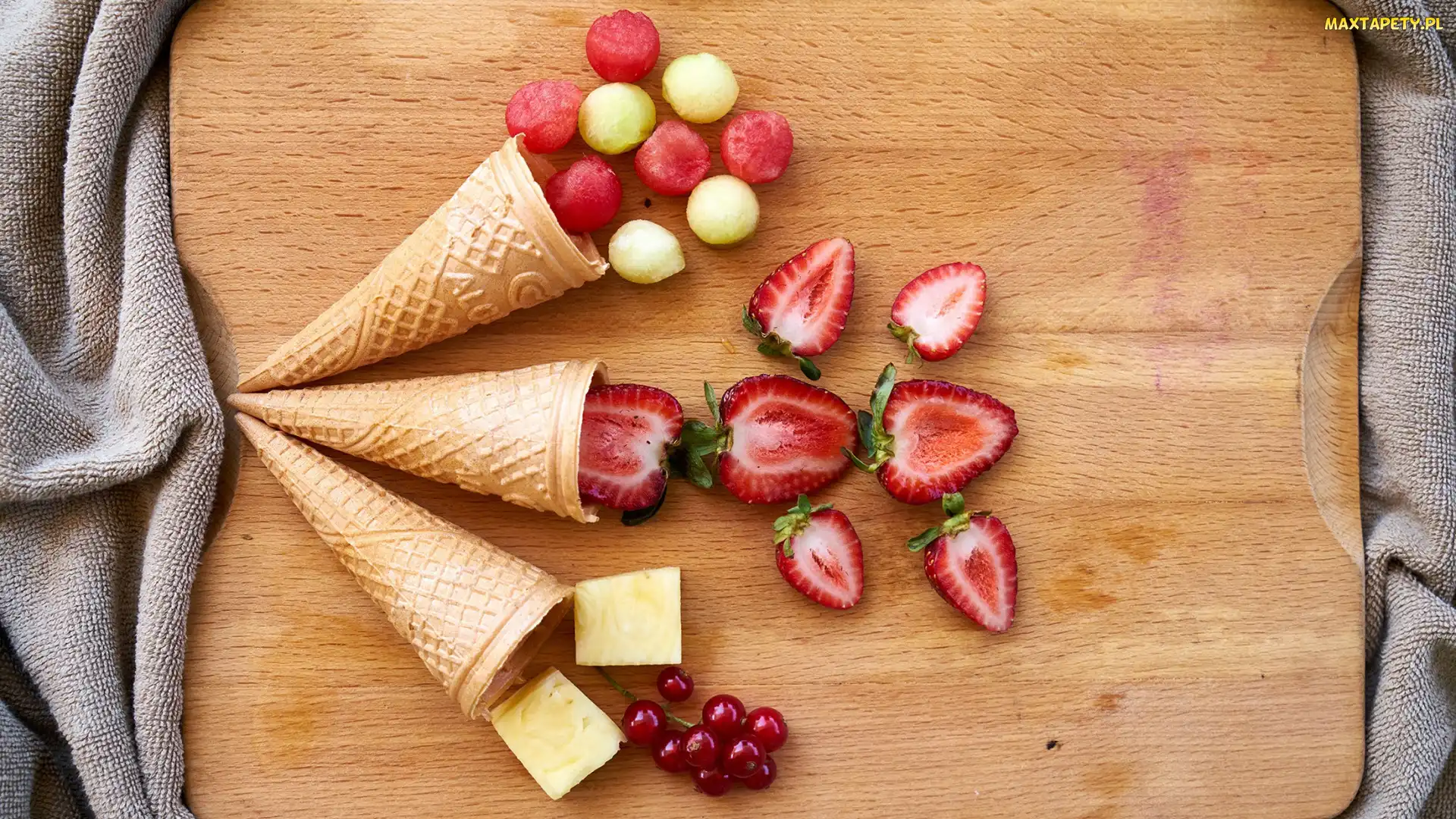 Deska, Porzeczka, Truskawki, Owoce, Wafelki, Rożki