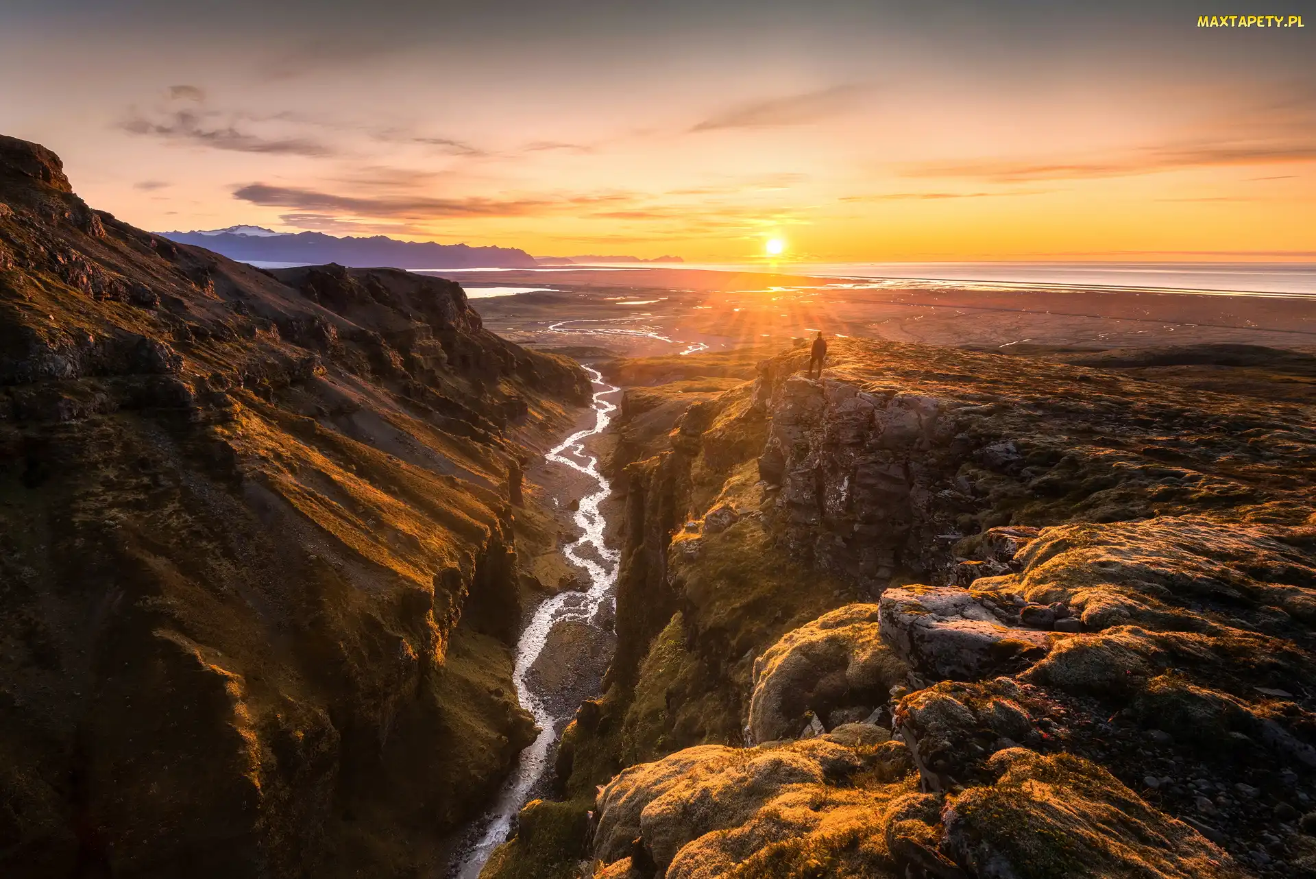 Islandia, Rzeka Fjadra, Człowiek, Wschód słońca, Góry, Kanion Fjadrargljufur