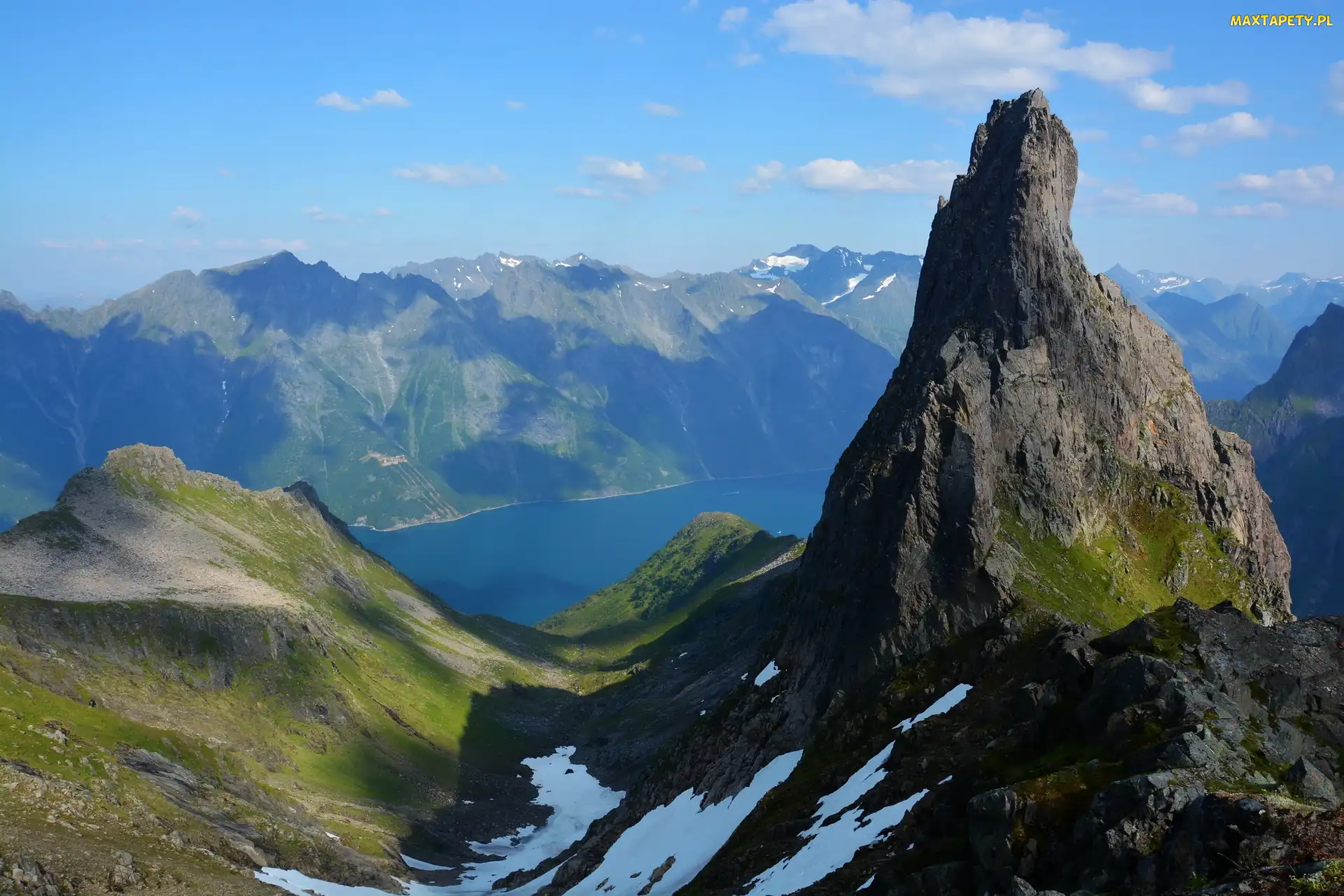 Góry, Góra Ystenes, Norwegia, Fiord Hjorundfjorden, Okręg Romsdal, Dolina