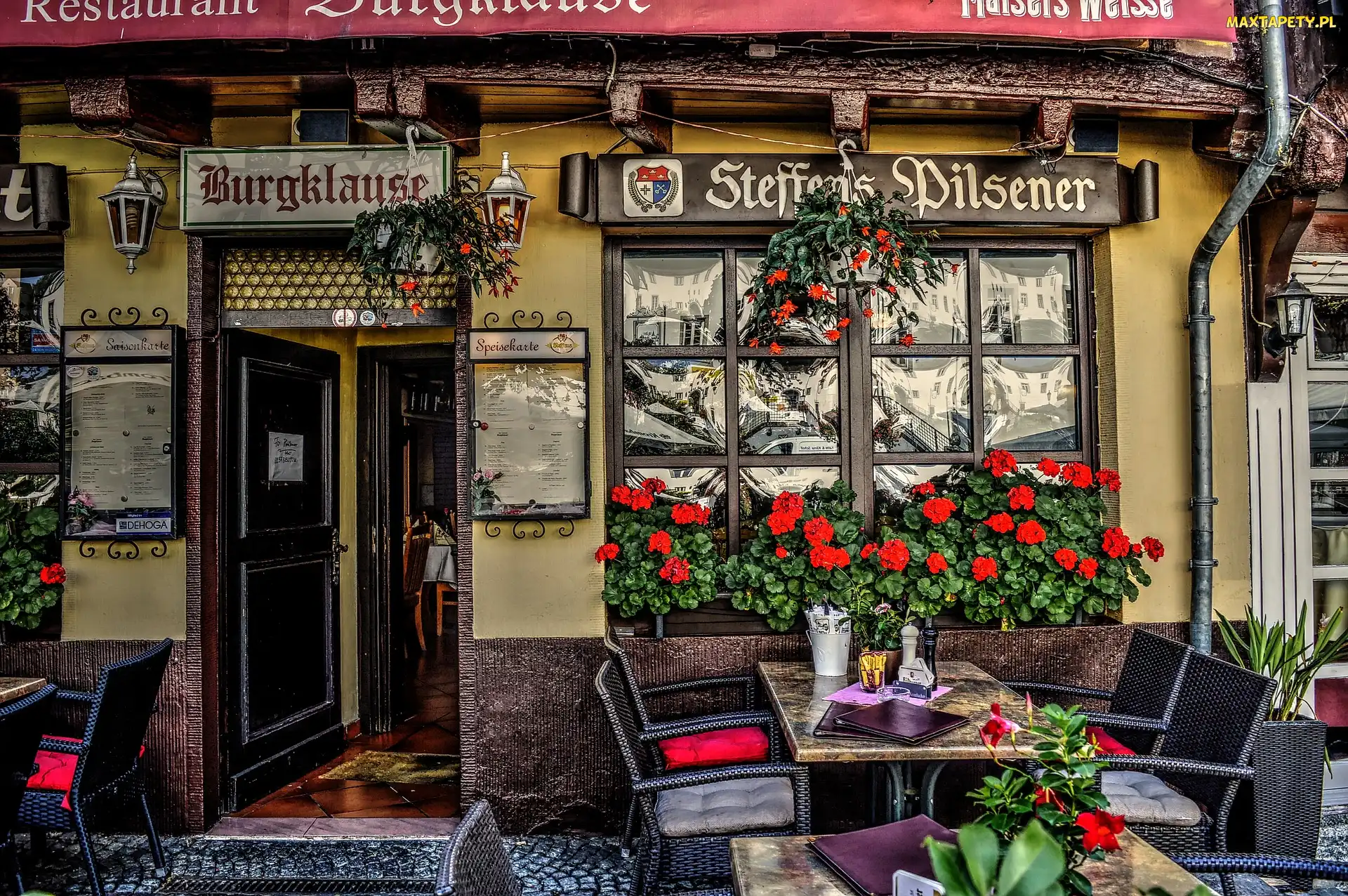 Niemcy, Stolik, Okno, Linz Am Rhein, Restauracja, Kawiarnia, Burgplaz, Kwiaty, Dom, Pelargonie