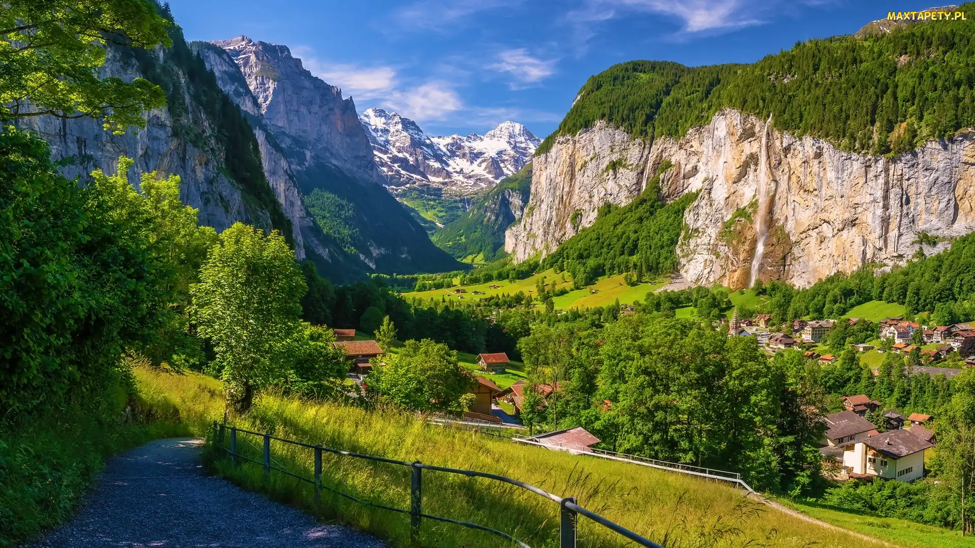 Szwajcaria, Lauterbrunnen, Domy, Kanton Berno, Droga, Alpy Berneńskie, Drzewa, Ogrodzenie, Góry, Dolina
