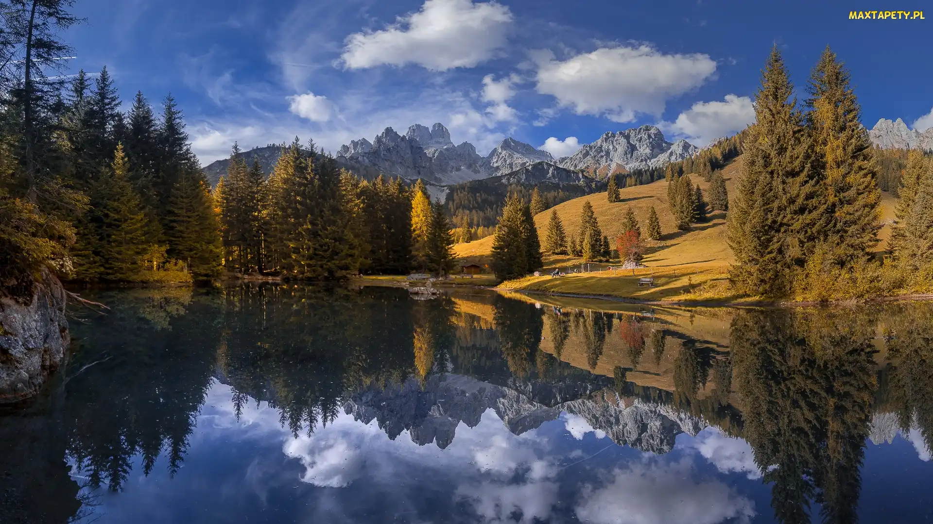 Północne Alpy Wapienne, Jezioro Almsee, Góry Gosaukamm, Chmury, Filzmoos, Drzewa, Austria, Odbicie