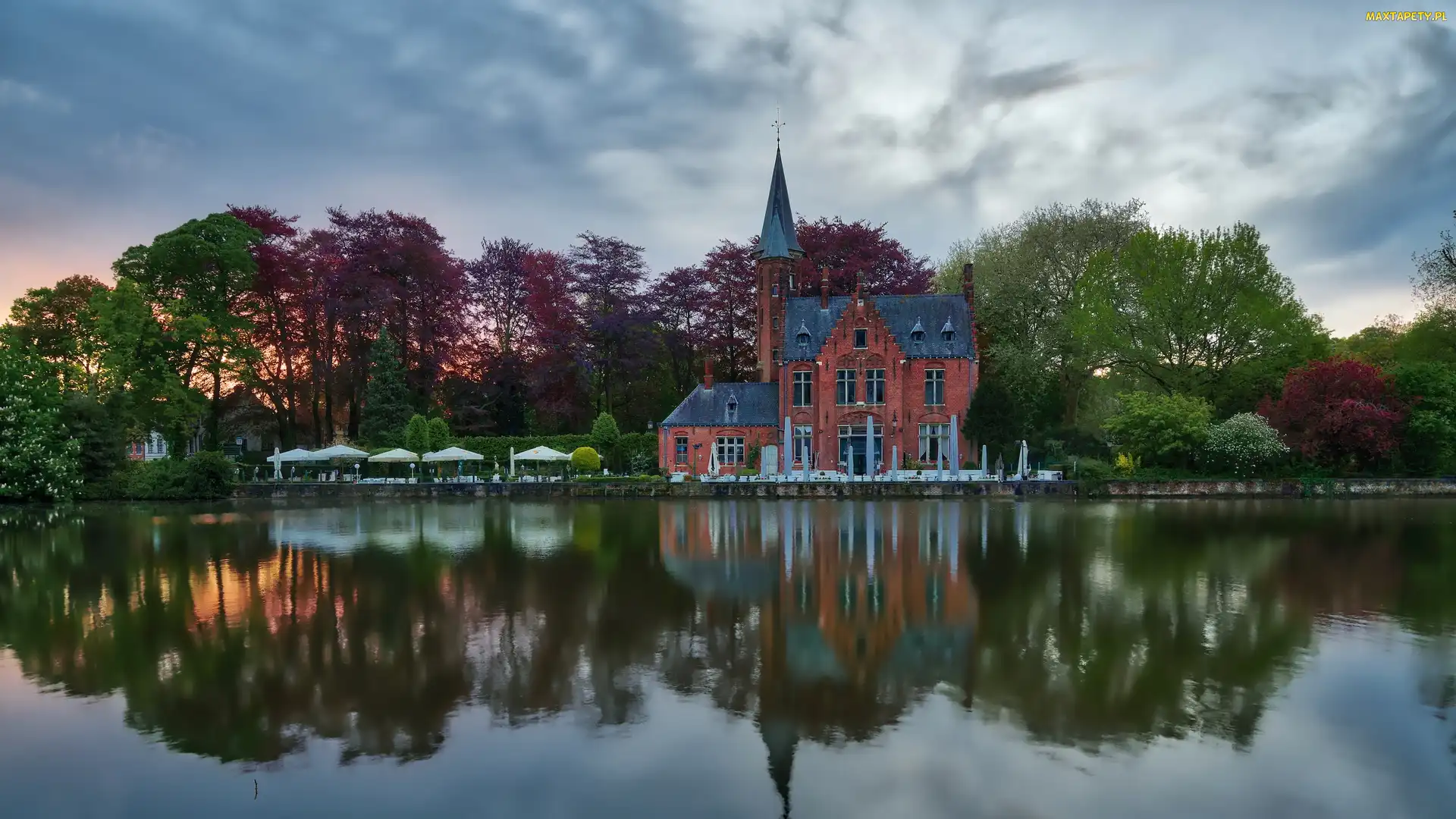 Belgia, Brugia, Dom, Restauracja Kasteel Minnewater, Drzewa, Jezioro Lake of Love