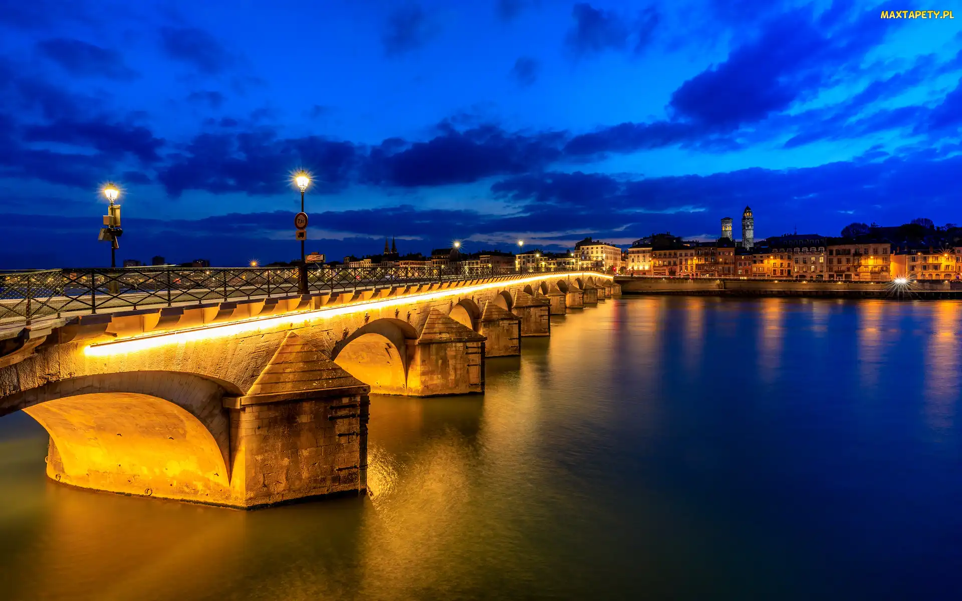 Latarnie, Miasto, Most St Laurents Bridge, Noc, Saint Laurent sur Saone, Rzeka Saona, Francja, Domy