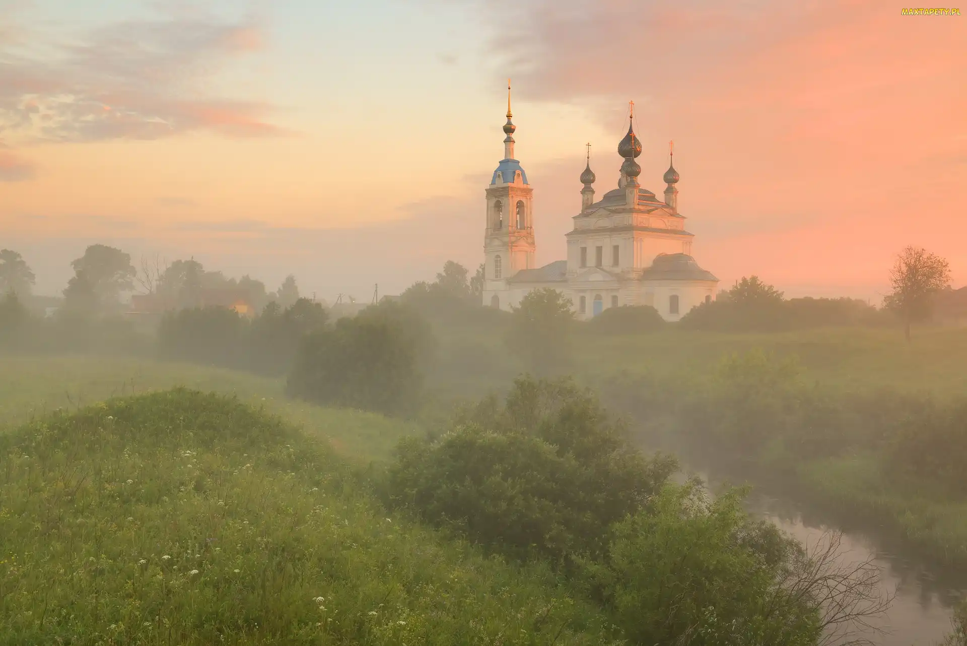Drzewa, Rzeka, Cerkiew, Wschód słońca, Jesień, Mgła