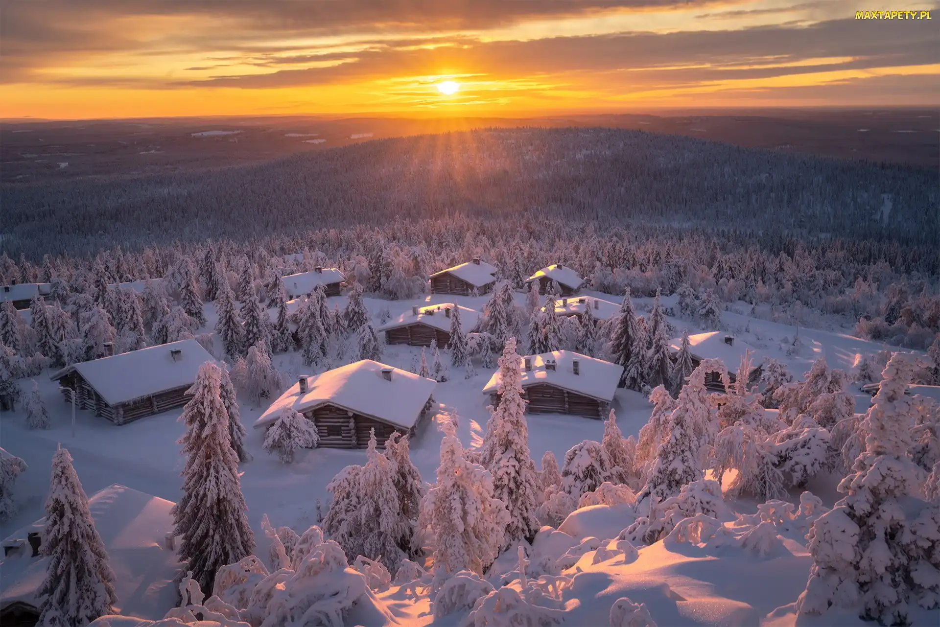 Góry, Drzewa, Zima, Ośnieżone, Zachód słońca, Lasy, Finlandia, Domki