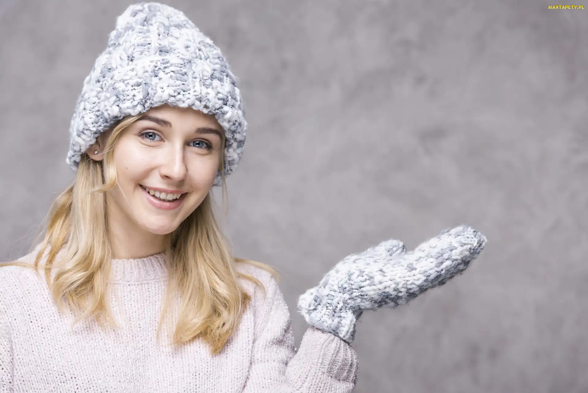 Ręka, Sweter, Blondynka, Rękawiczka, Czapka, Dziewczyna, Uśmiech