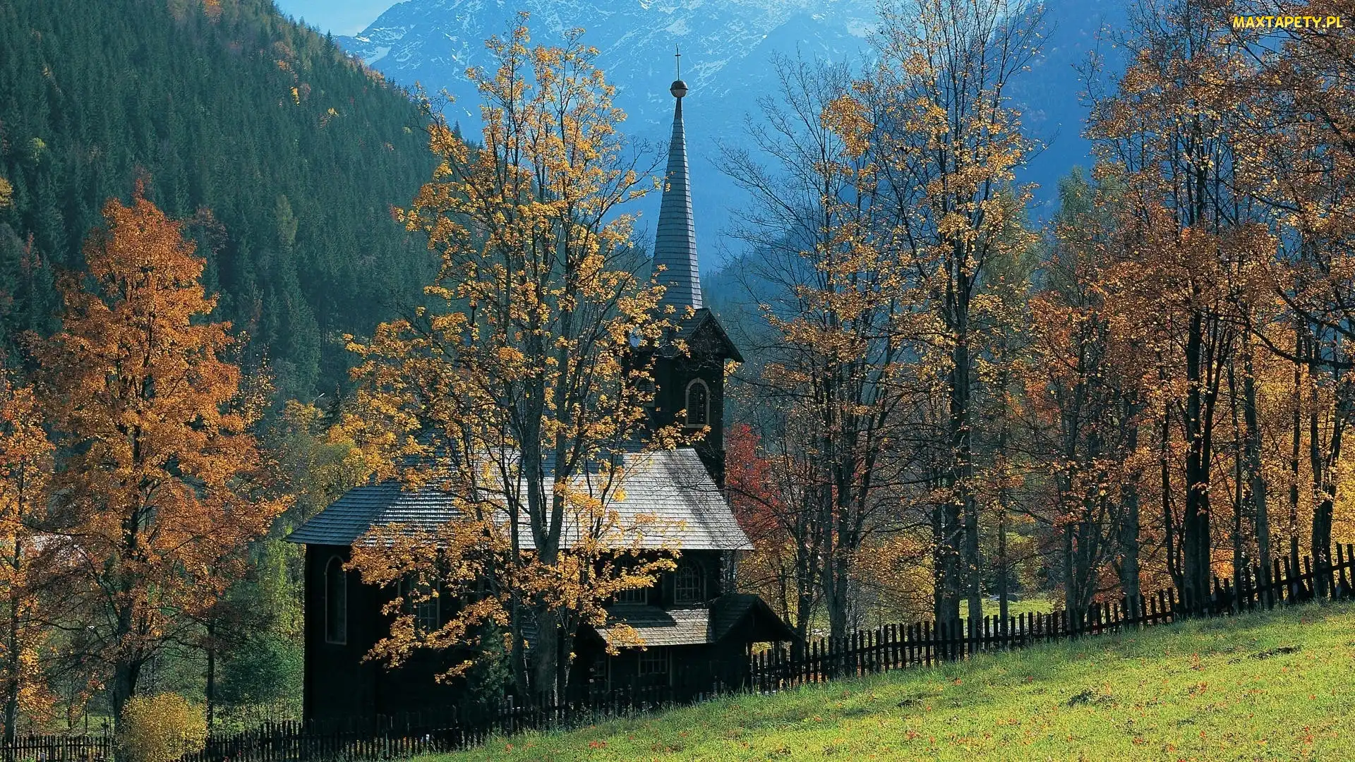 Góry, Ogrodzenie, Drzewa, Jesień, Kościół