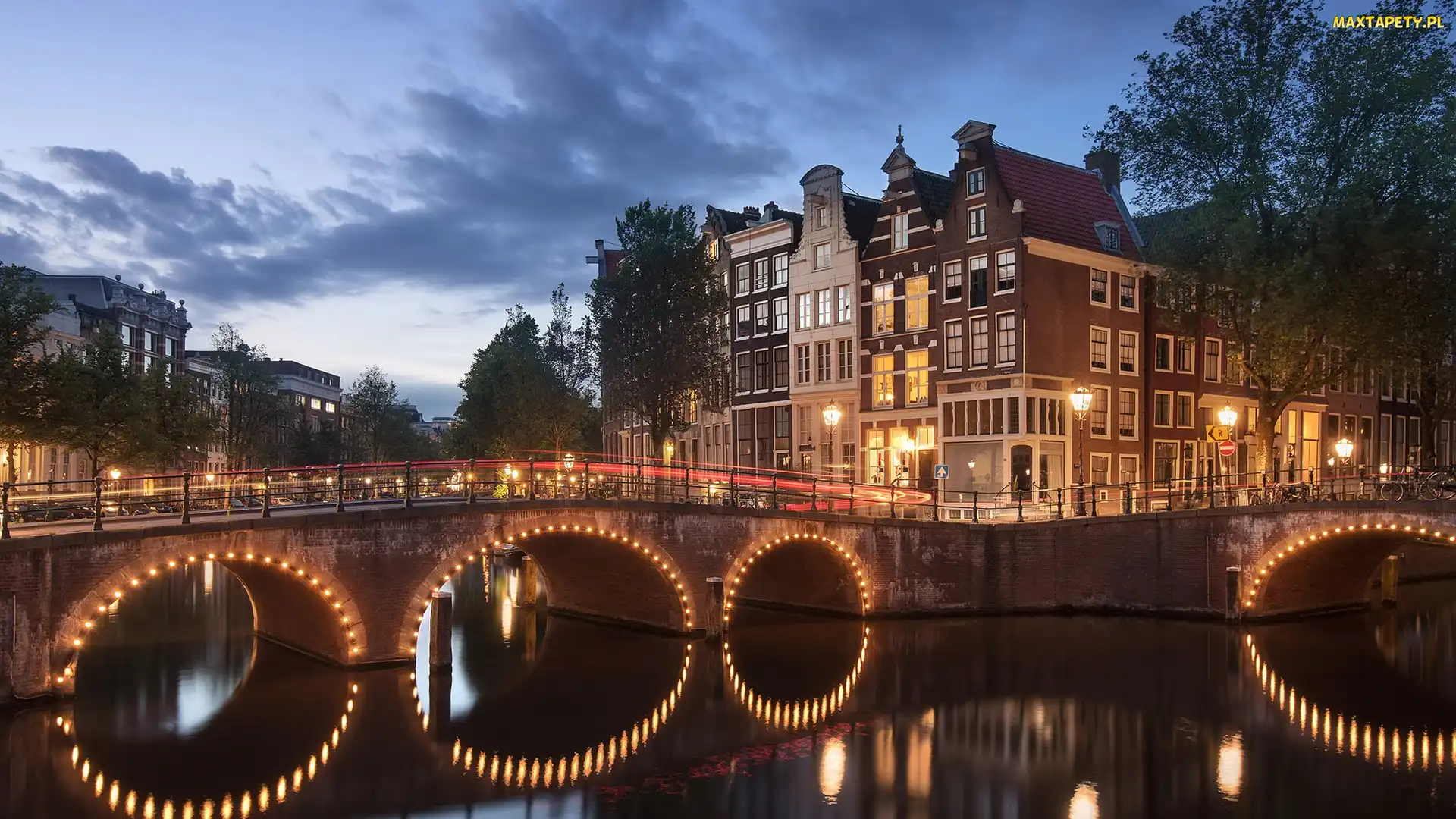 Amsterdam, Drzewa, Holandia, Most, Światła, Rzeka Amstel, Chmury, Domy
