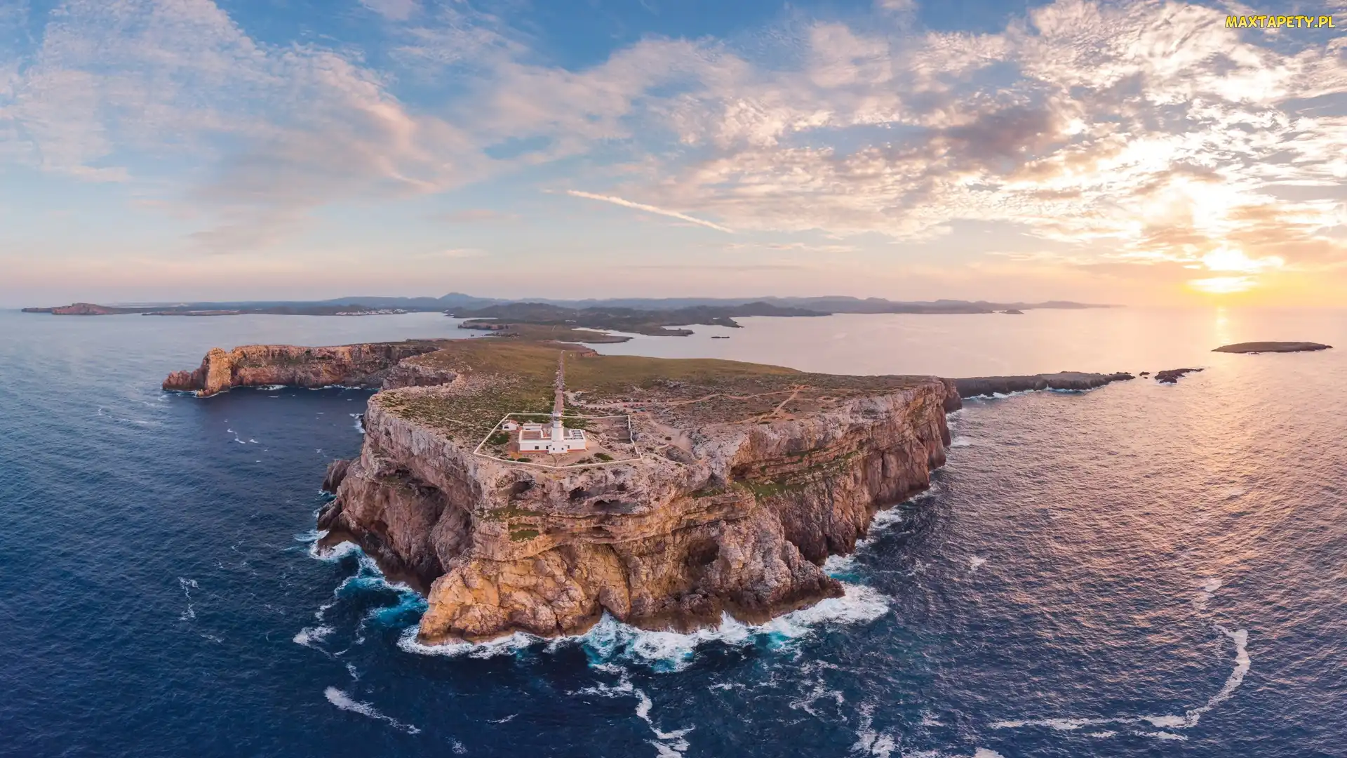 Skały, Wschód słońca, Morze, Cape Cavalleria Lighthouse, Minorka, Latarnia morska, Hiszpania, Chmury