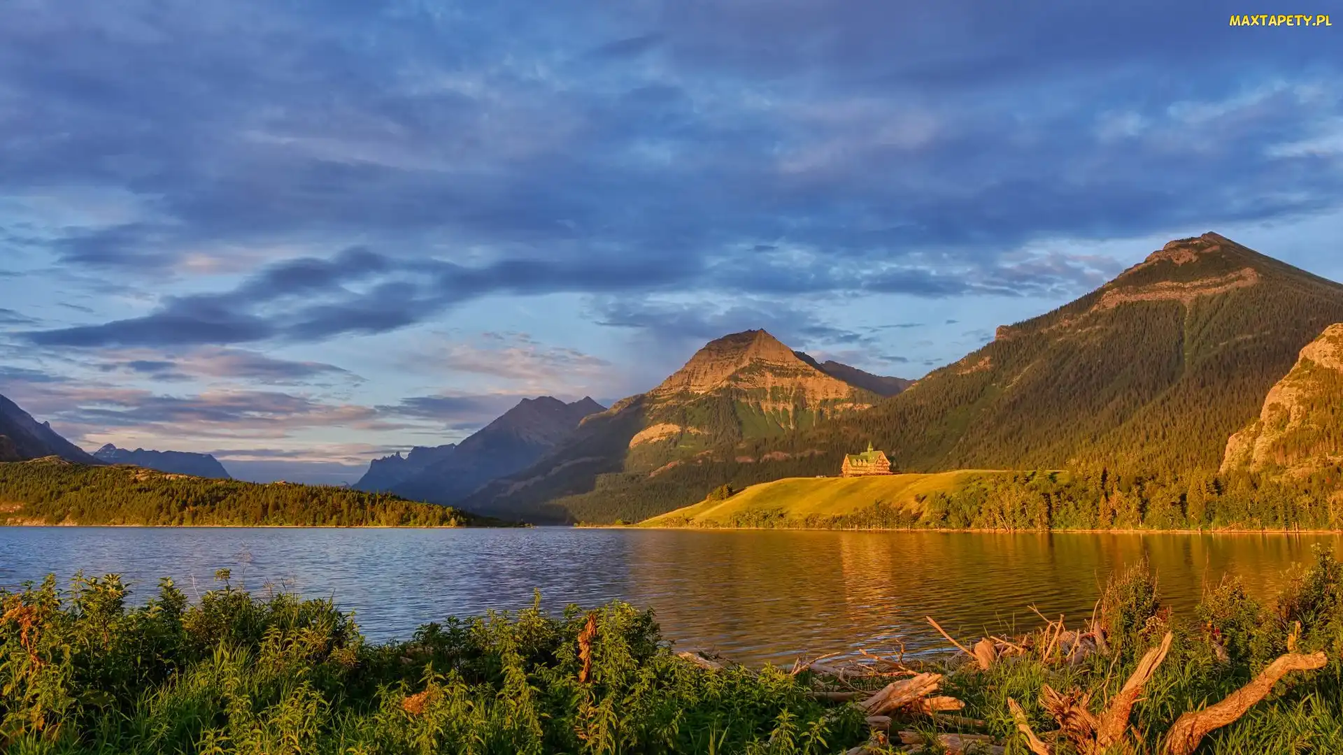 Jezioro, Prowincja Alberta, Góry, Kanada, Hotel, Waterton, Rośliny, Park Narodowy Waterton Lakes
