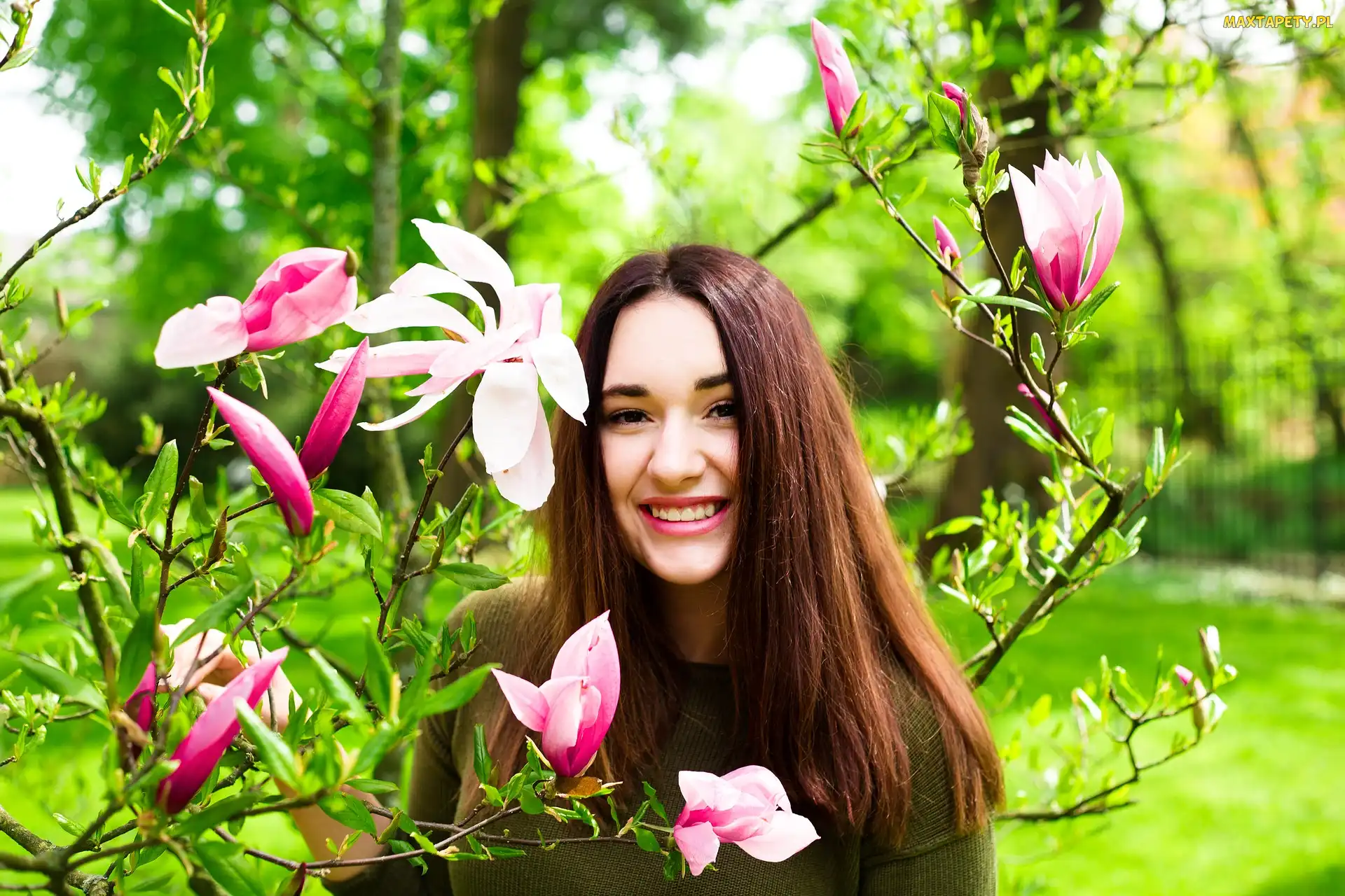 Dziewczyna, Magnolie, Kwitnące, Kwiaty