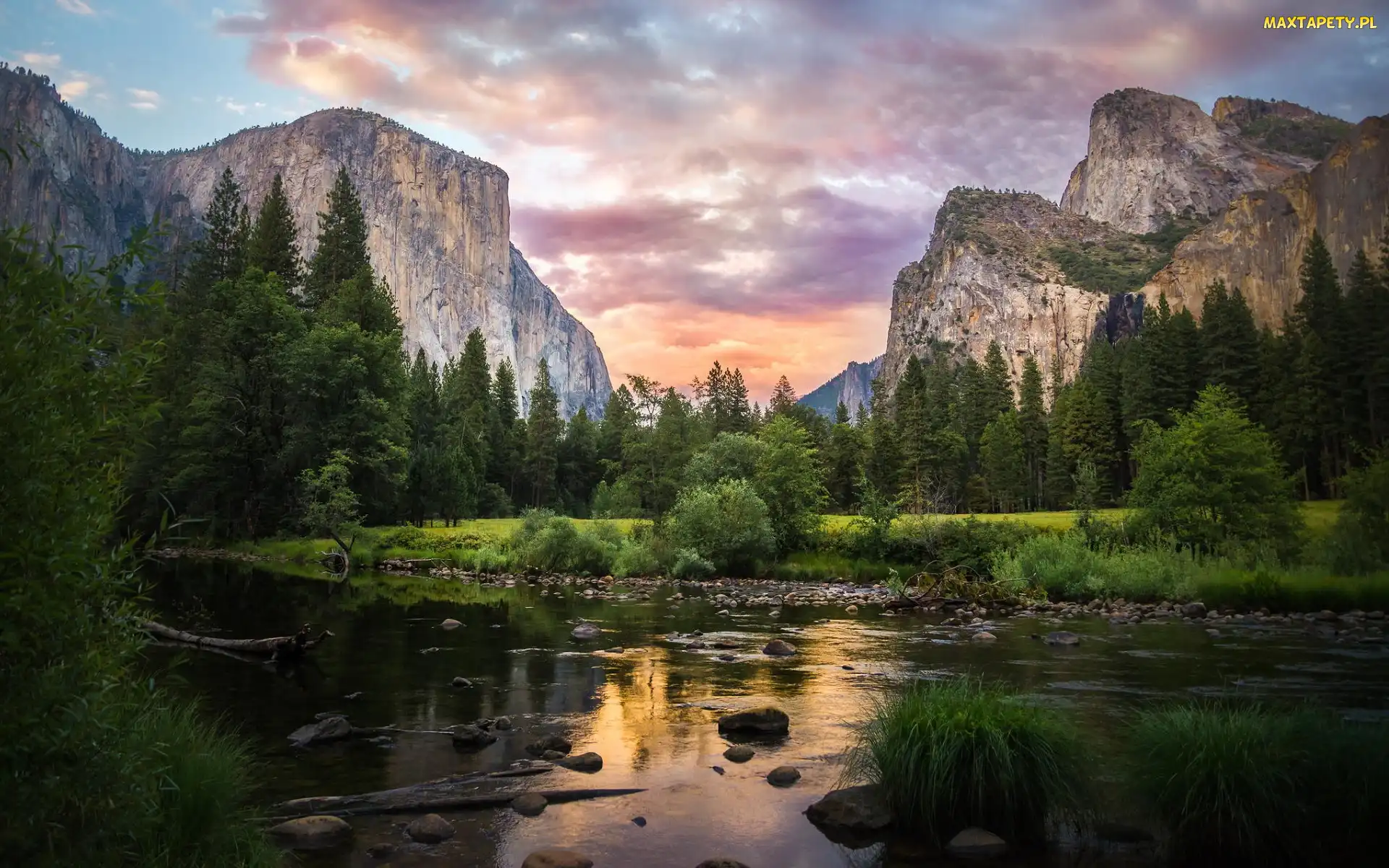 Góry Sierra Nevada, Drzewa, Stan Kalifornia, Wschód słońca, Rzeka Merced, Stany Zjednoczone, Park Narodowy Yosemite