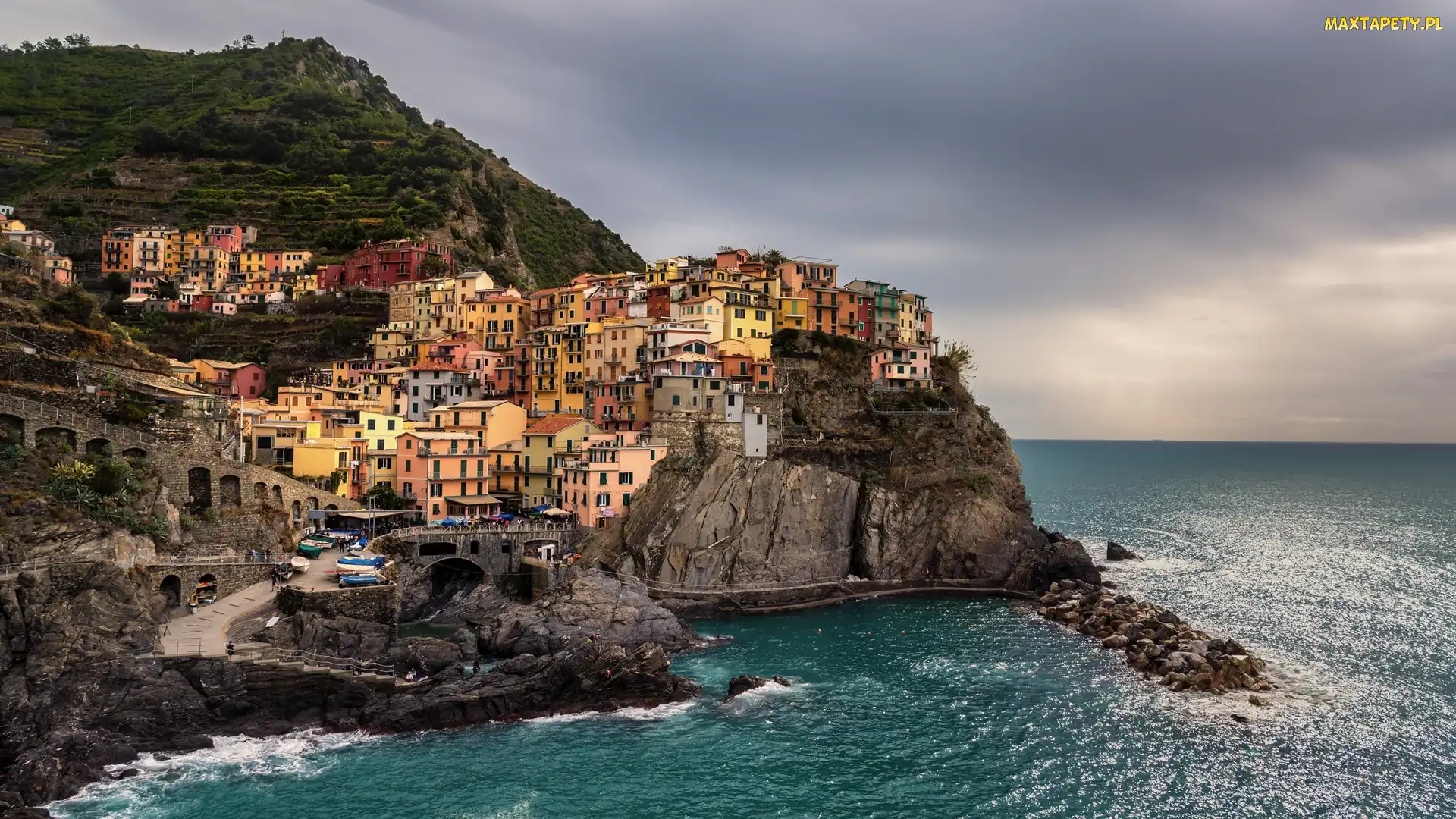 Kolorowe, Cinque Terre, Gmina Riomaggiore, Domy, Morze Liguryjskie, Włochy, Miejscowość Manarola