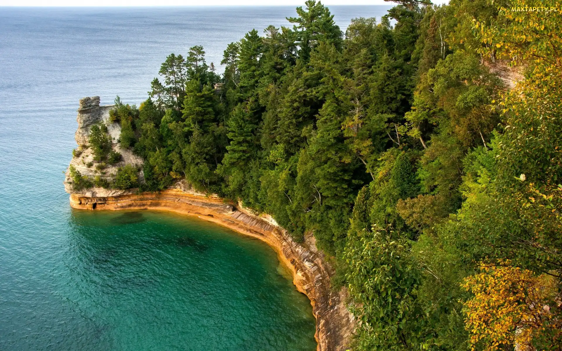 Miners Castle Rock, Drzewa, Skały, Wybrzeże, Stany Zjednoczone, Park Narodowy Pictured Rocks National Lakeshore, Jezioro Superior, Stan Michigan, Las