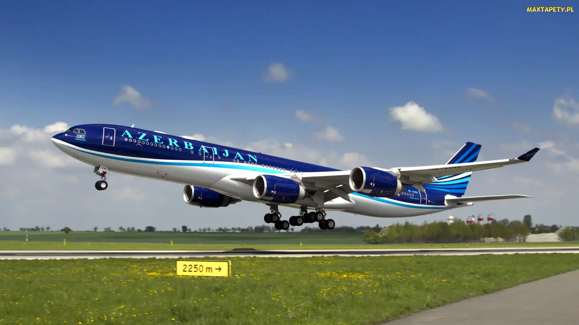 Azerbaijan Airlines, Linia lotnicza, Samolot, Airbus A340