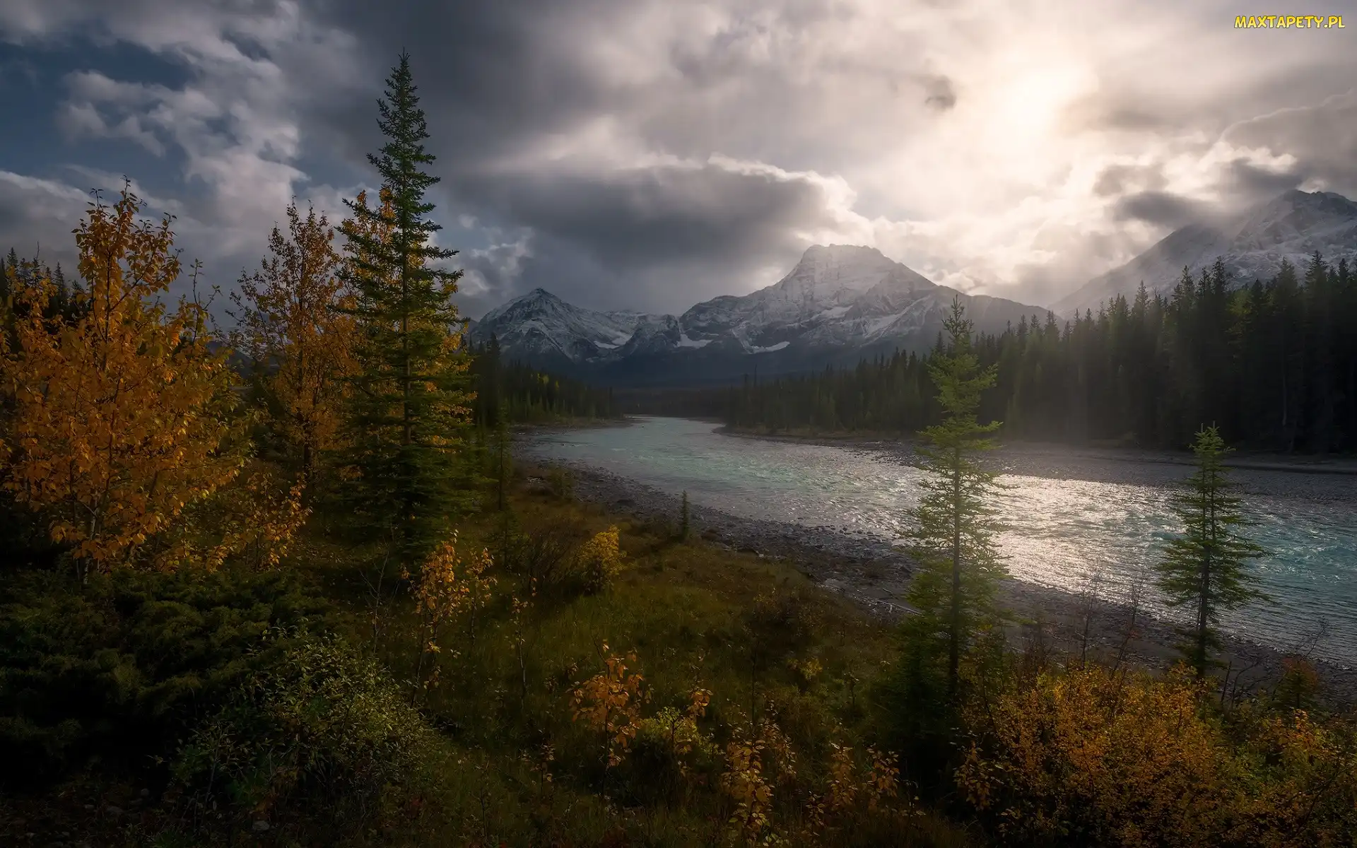 Chmury, Jesień, Drzewa, Ciemne, Park Narodowy Jasper, Prowincja Alberta, Góry Skaliste, Rzeka, Kanada, Miette River