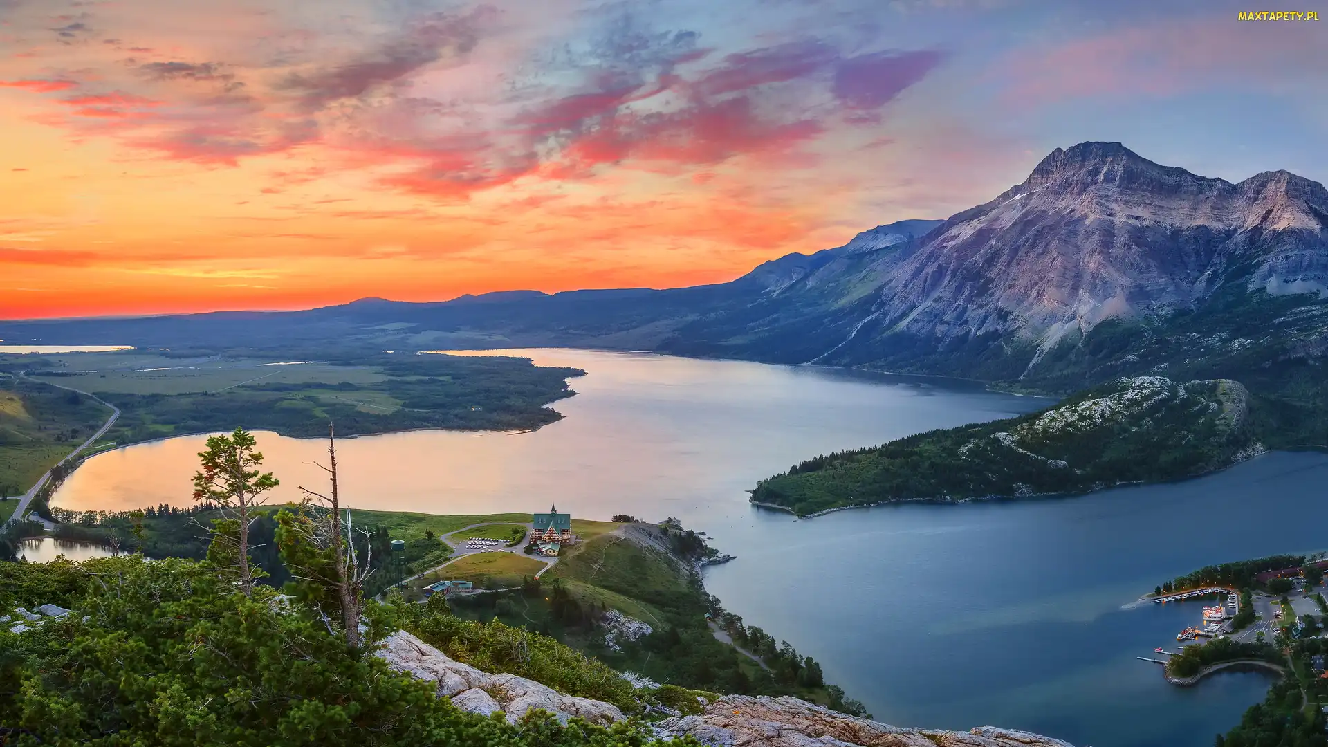 Alberta, Lasy, Hotel Księcia Walii Prince of Wales, Kanada, Góry, Park Narodowy Waterton Lakes, Jezioro Upper Waterton