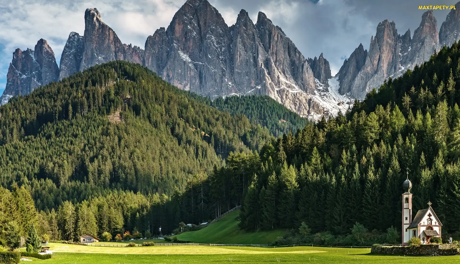 Masyw Odle, Las, Kościół św Jana, Włochy, Dolomity, Góry, Chmury, Dolina Val di Funes
