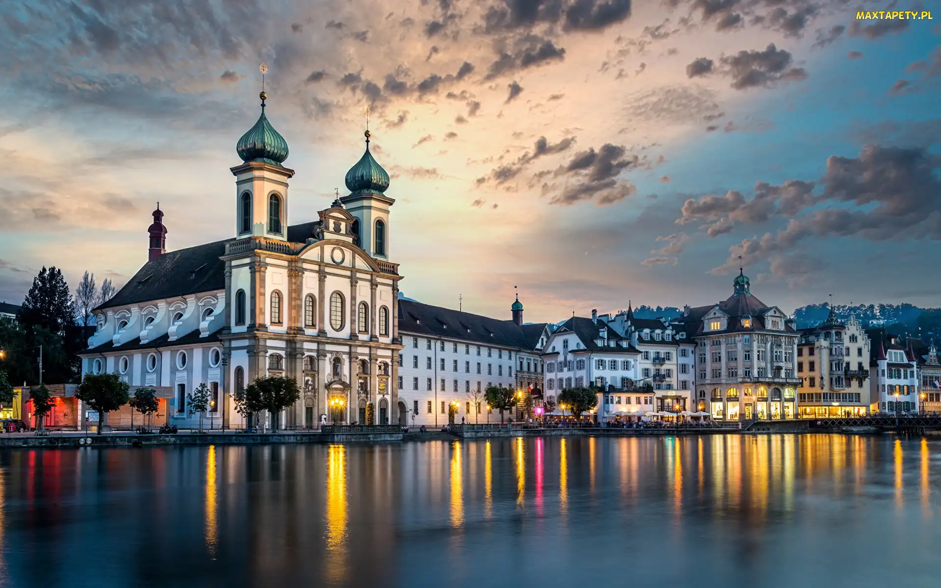 Kościół św Franciszka Ksawerego, Szwajcaria, Lucerna, Rzeka Reuss, Domy