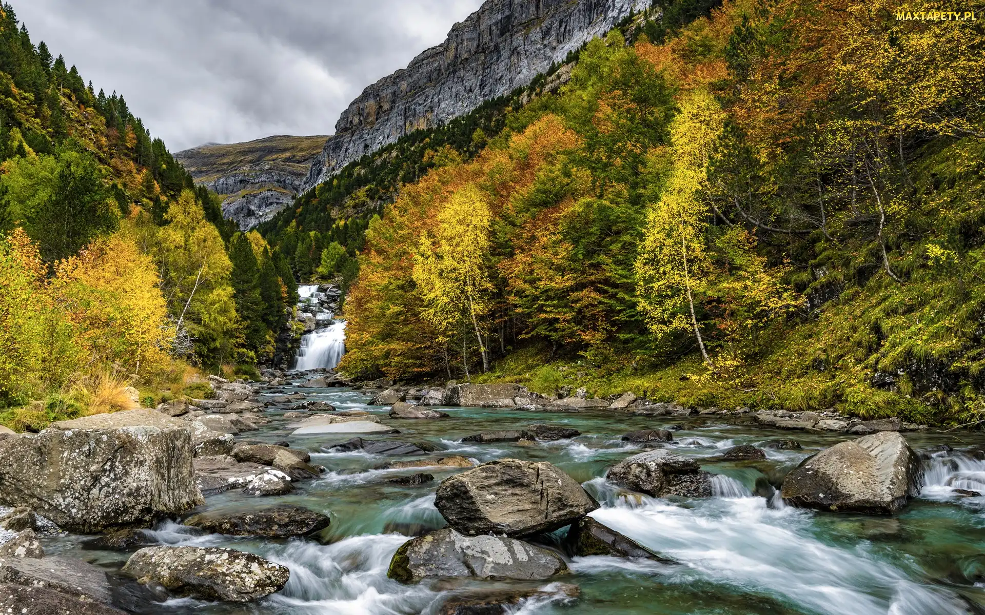 Kamienie, Góry, Arazas River, Rzeka, Hiszpania, Jesień, Pireneje, Prowincja Huesca, Drzewa