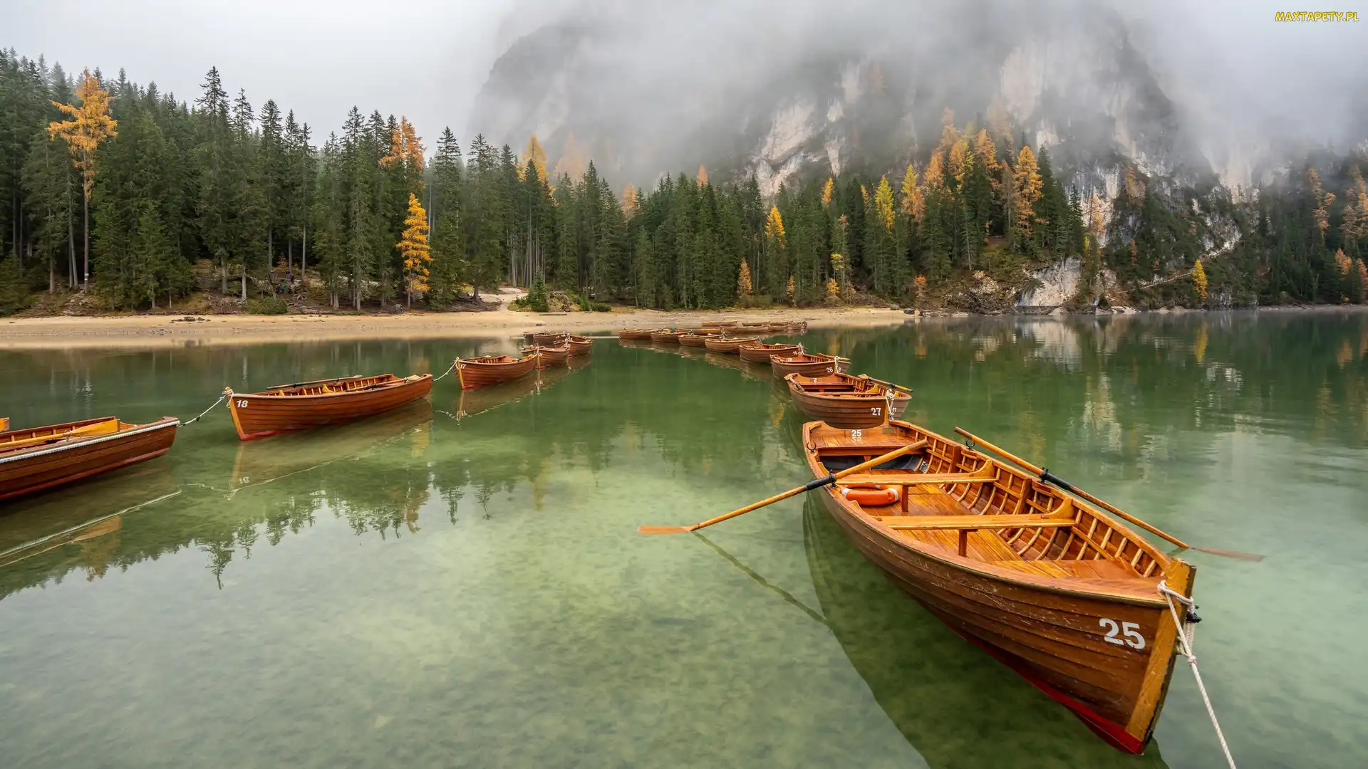 Tyrol, Pragser Wildsee, Włochy, Jezioro, Las, Dolomity, Mgła, Łódki