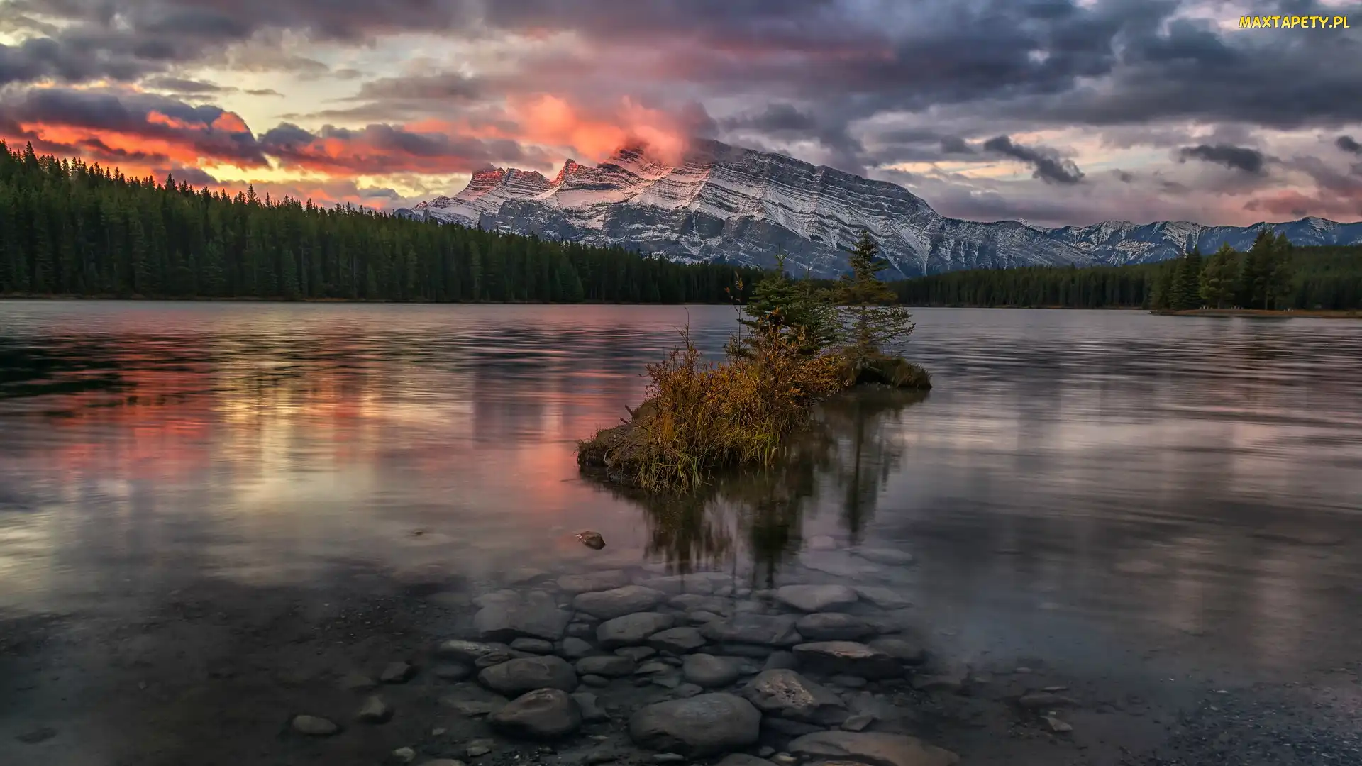 Park Narodowy Banff, Prowincja Alberta, Drzewka, Kanada, Zachód słońca, Two Jack Lake, Góry, Mount Rundle, Jezioro