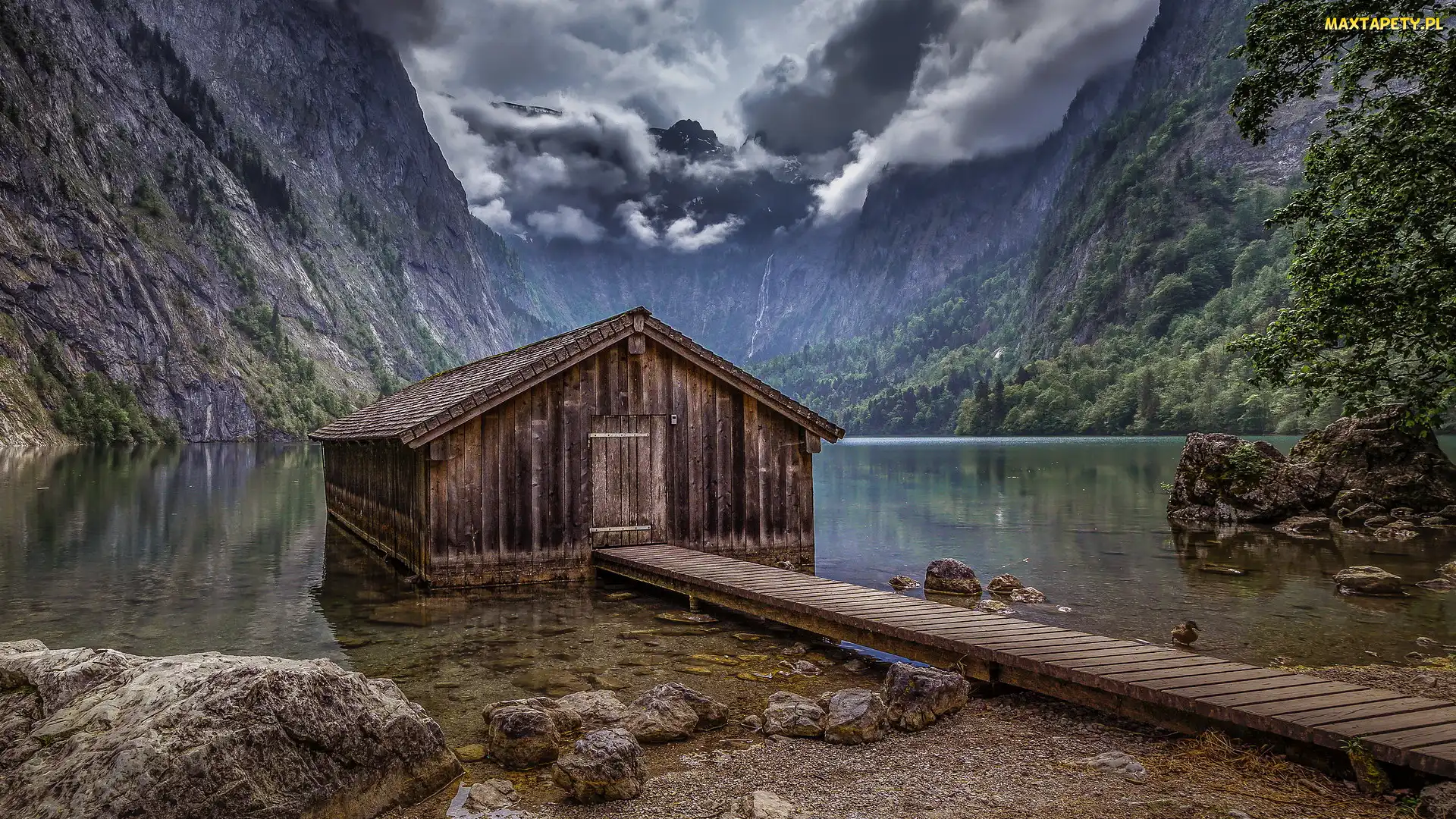 Niemcy, Domek, Góry, Chata, Drewniany, Jezioro Obersee, Park Narodowy Berchtesgaden, Alpy, Bawaria, Pomost