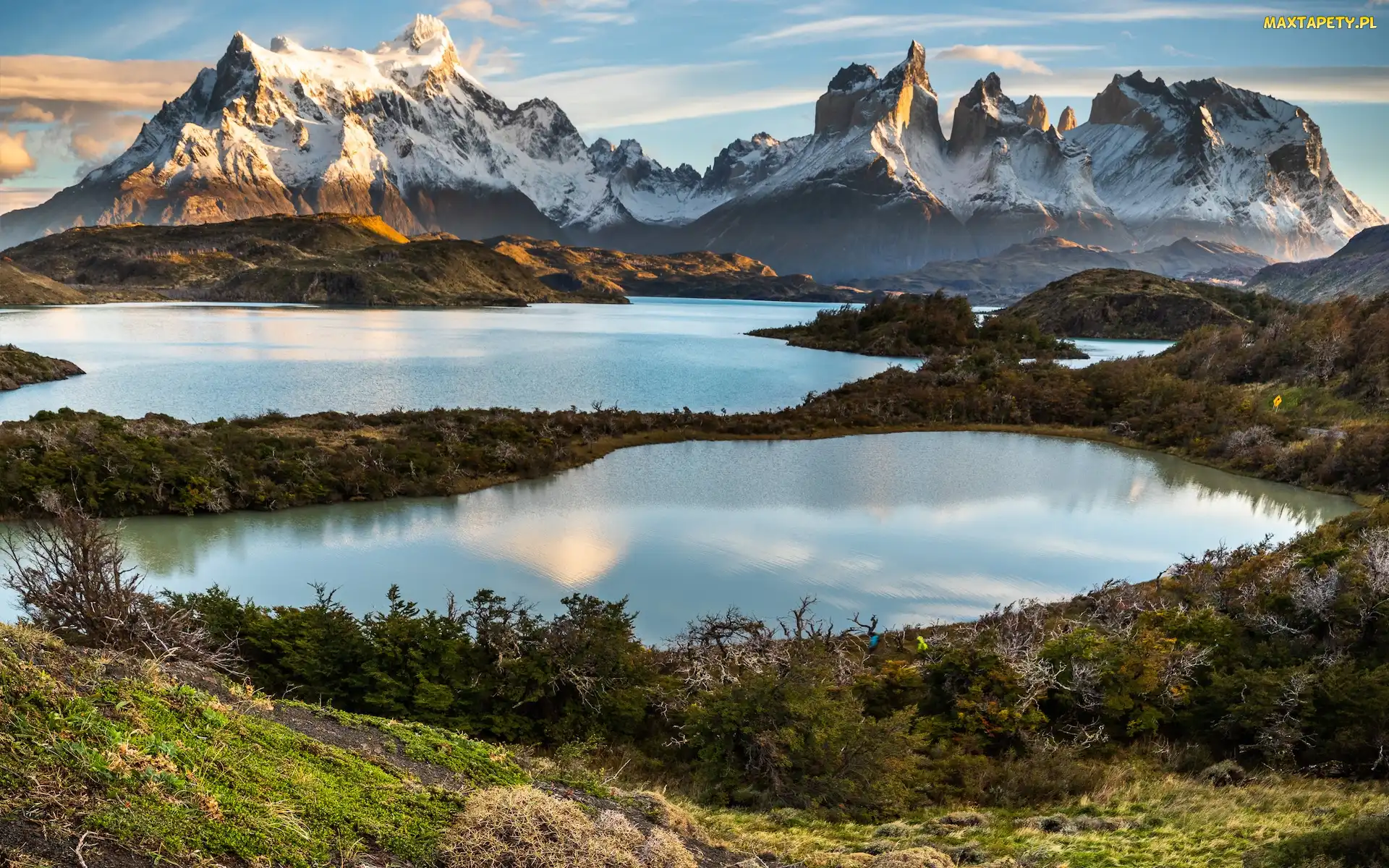 Chmury, Góry, Jeziora, Chile, Park Narodowy Torres del Paine, Krzewy, Patagonia, Cordillera del Paine