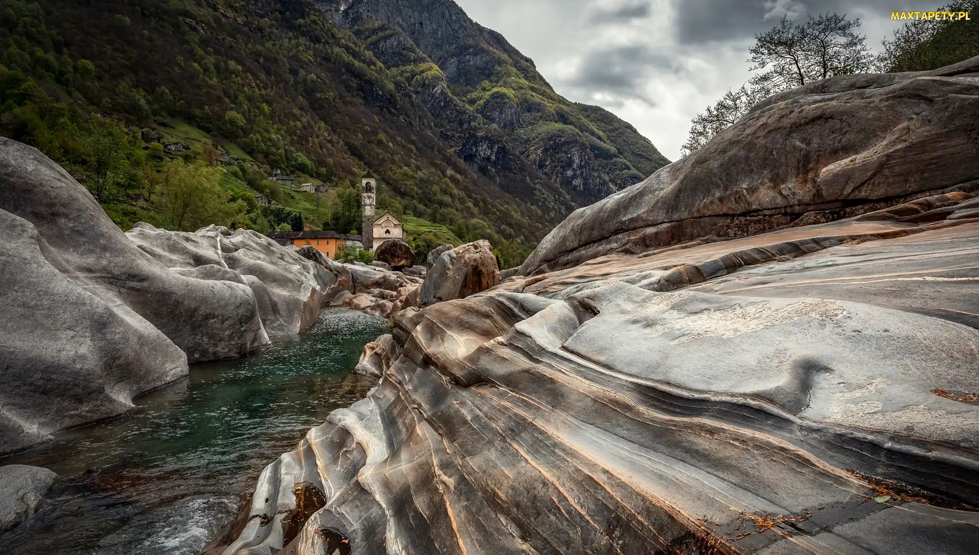 Góry, Kościół, Dolina Verzasca, Skały, Rzeka Verzasca, Szwajcaria, Lavertezzo