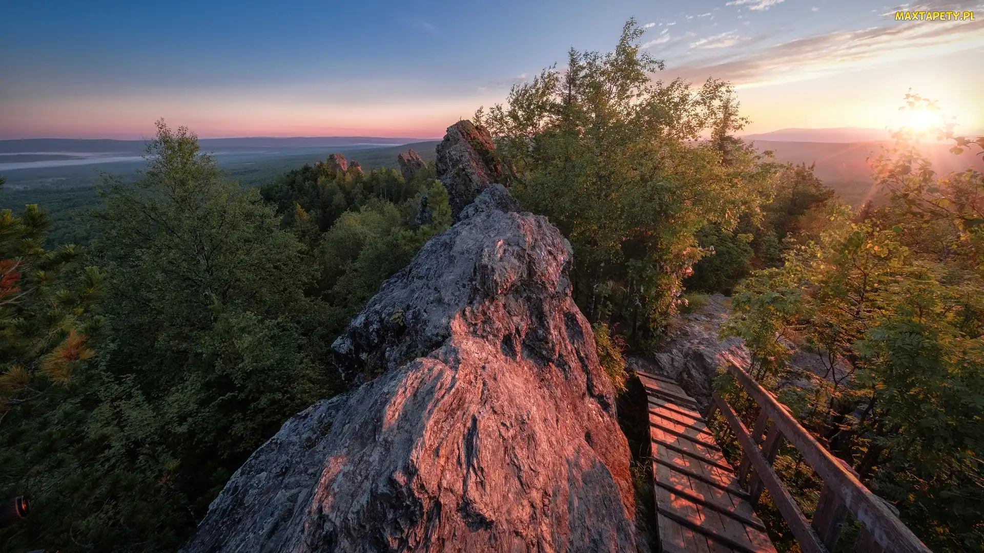 Rosja, Poranek, Drzewa, Góry, Wschód słońca, Skały, Mount Kolpaki, Kładka, Kraj Permski, Ural