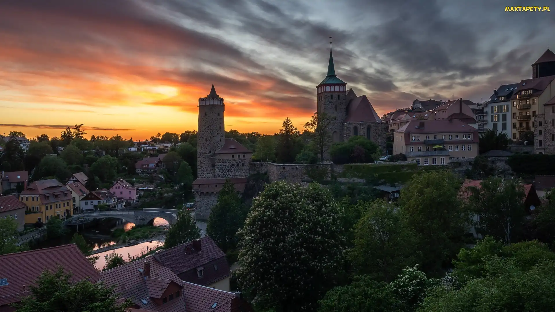 Zachód słońca, Drzewa, Zamek Ortenburg, Chmury, Budziszyn, Saksonia, Bautzen, Rzeka Sprewa, Niemcy, Most